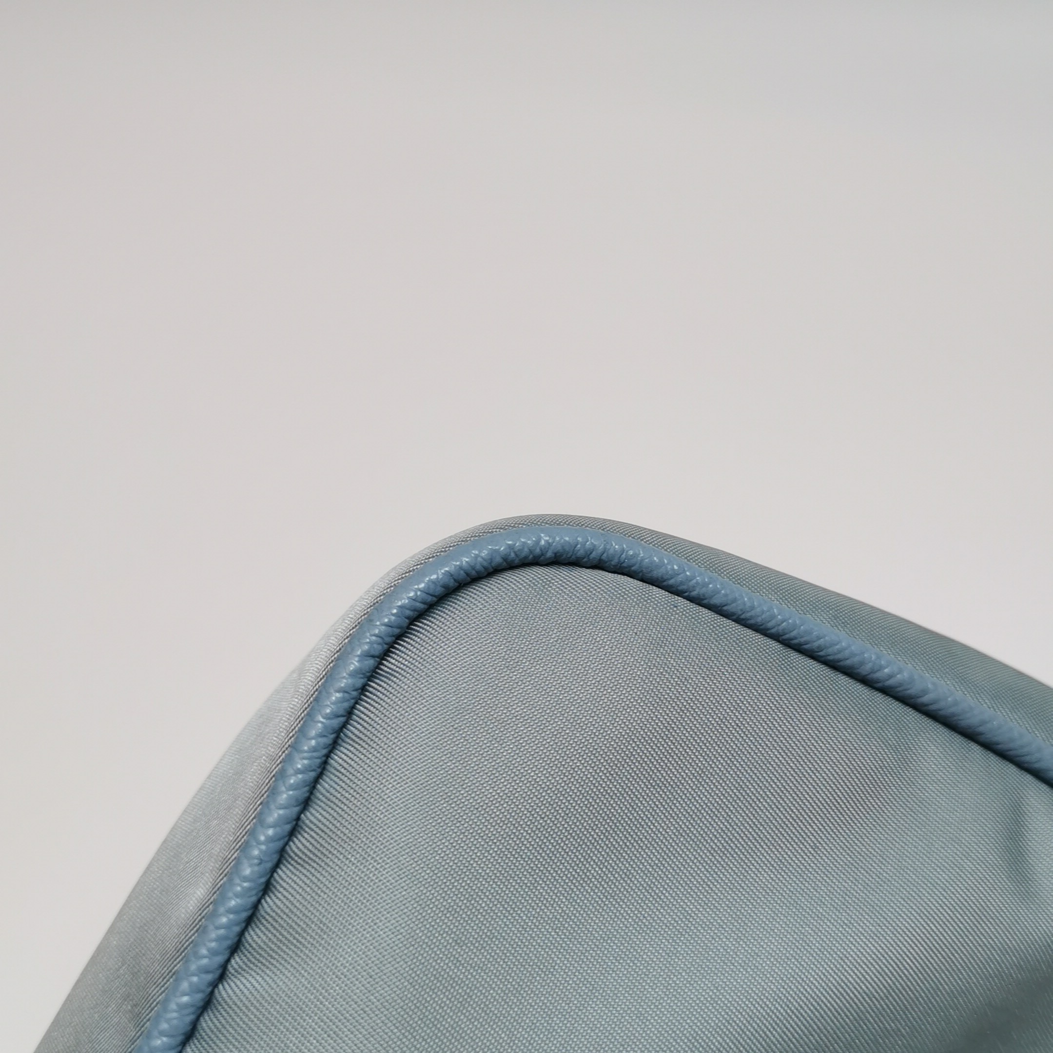 Prada Re-Edition 2005 Shoulder Bag Saffiano Leather — photo 15 of 18