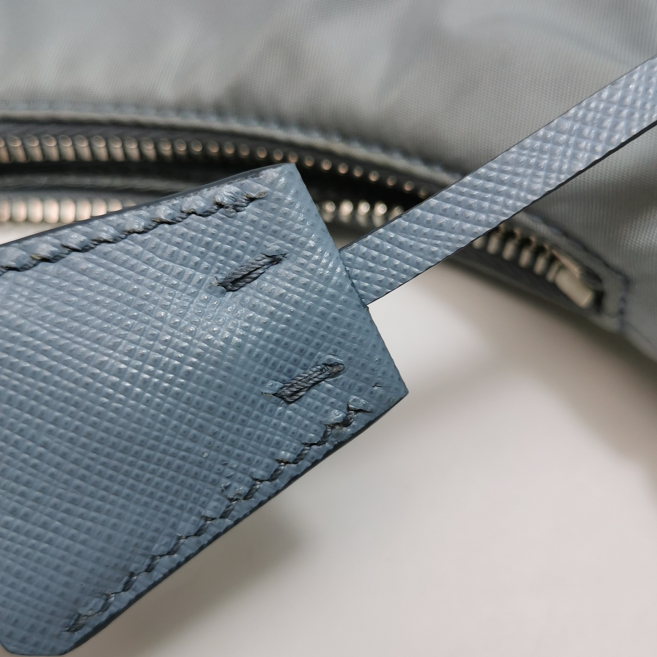 Prada Re-Edition 2005 Shoulder Bag Saffiano Leather — photo 18 of 18