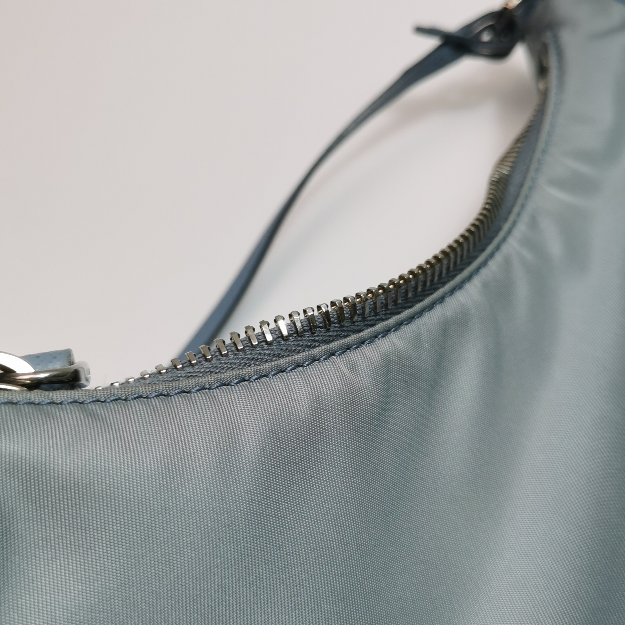 Prada Re-Edition 2005 Shoulder Bag Saffiano Leather — photo 11 of 18
