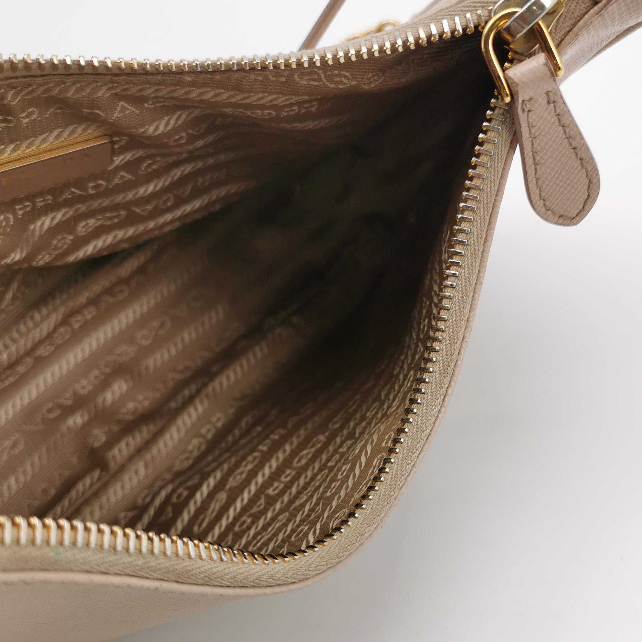 Prada Re-Edition 2005 Shoulder Bag Saffiano Leather — photo 7 of 20