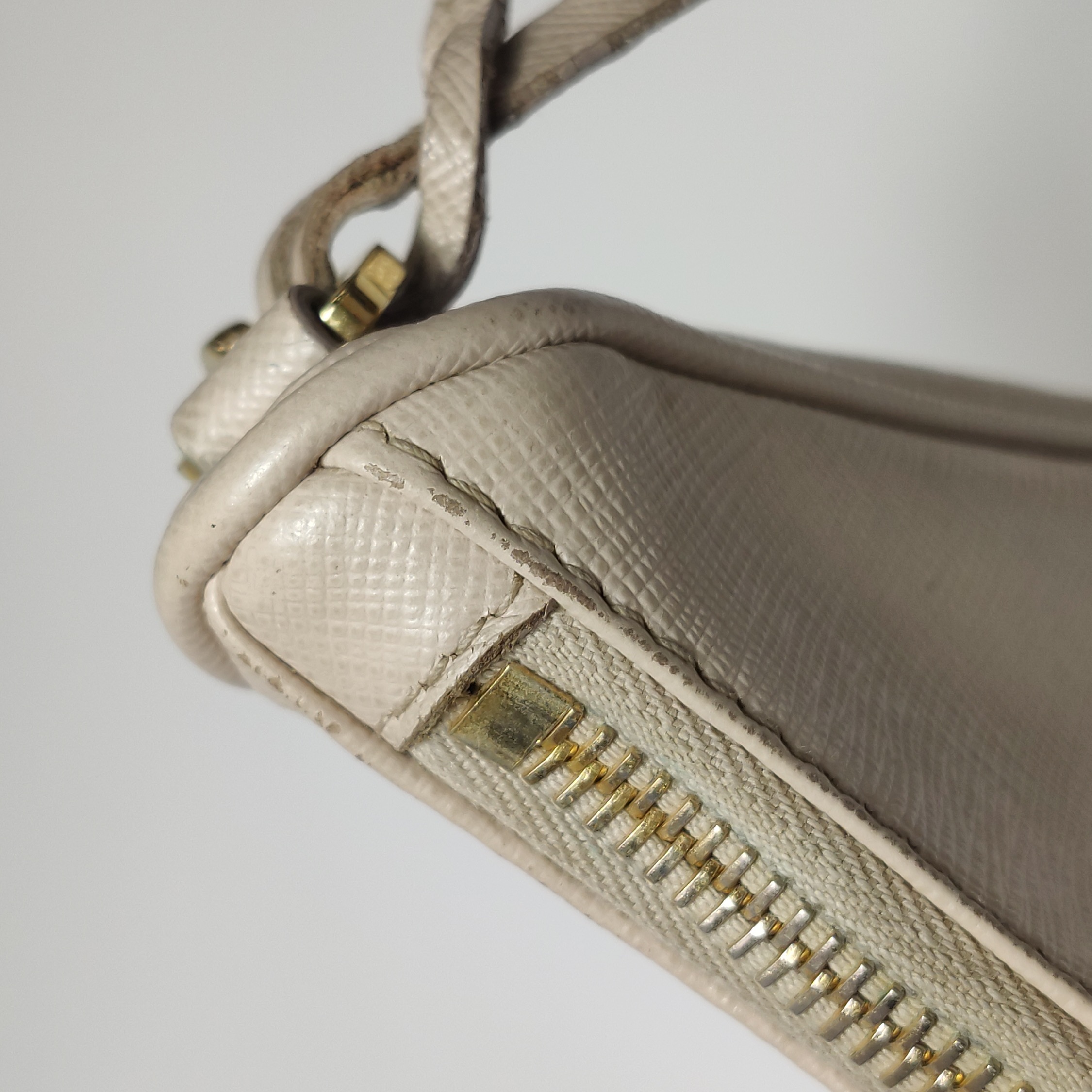 Prada Re-Edition 2005 Shoulder Bag Saffiano Leather — photo 17 of 20