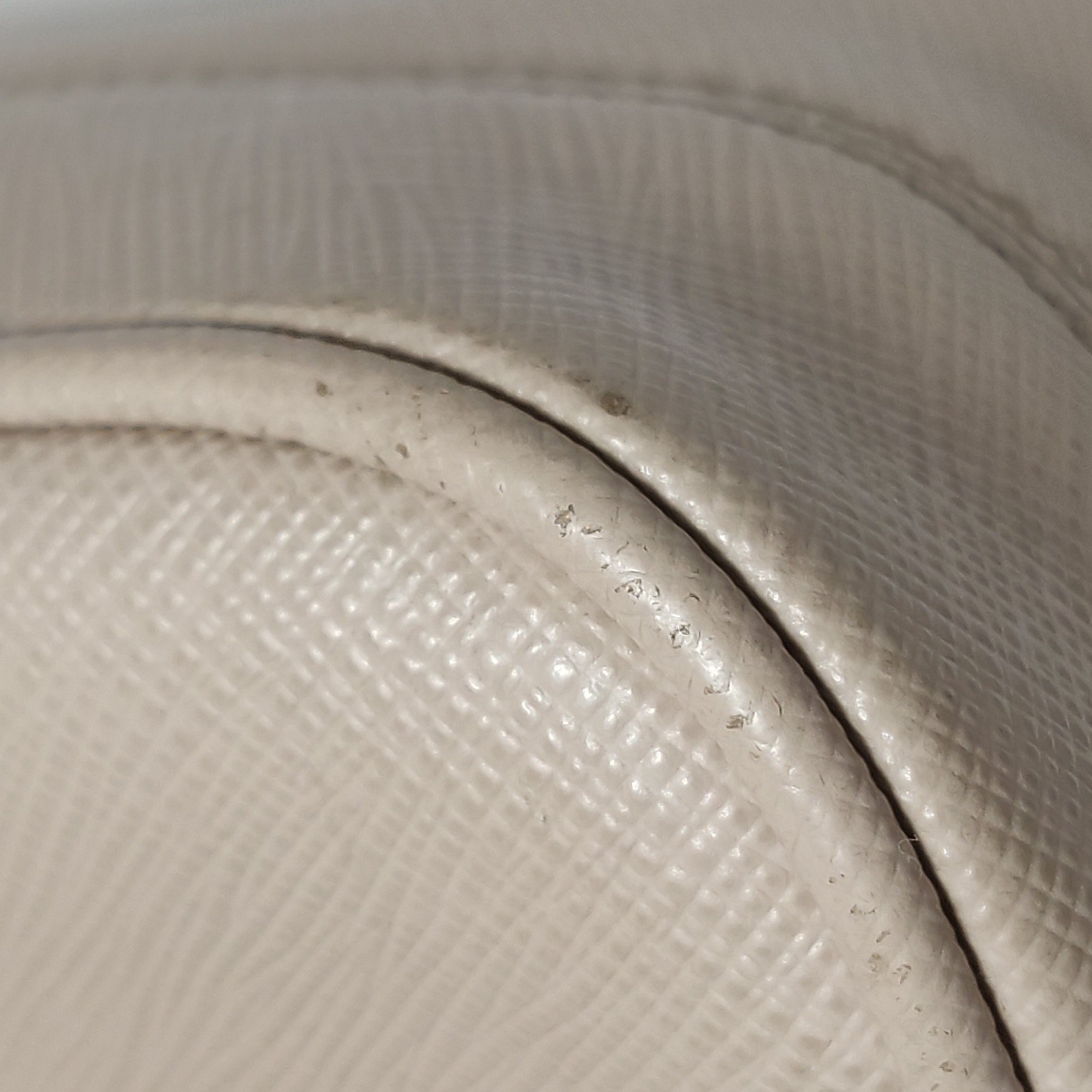 Prada Re-Edition 2005 Shoulder Bag Saffiano Leather — photo 16 of 20