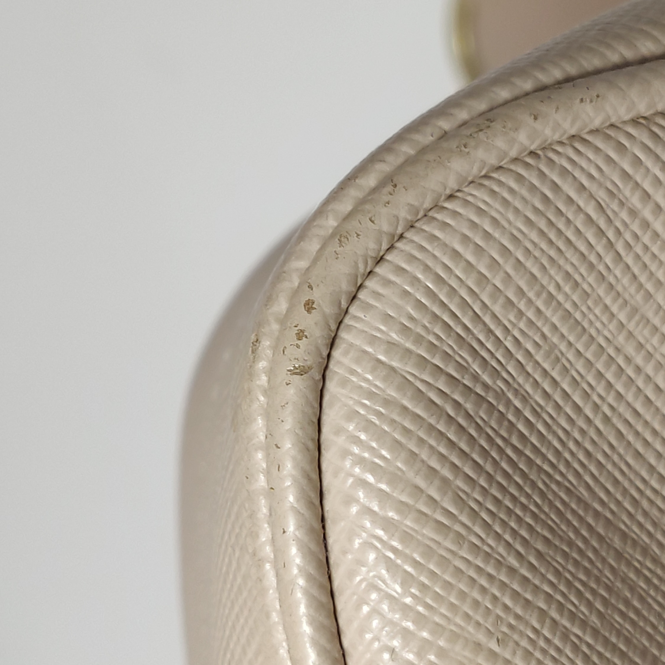 Prada Re-Edition 2005 Shoulder Bag Saffiano Leather — photo 19 of 20