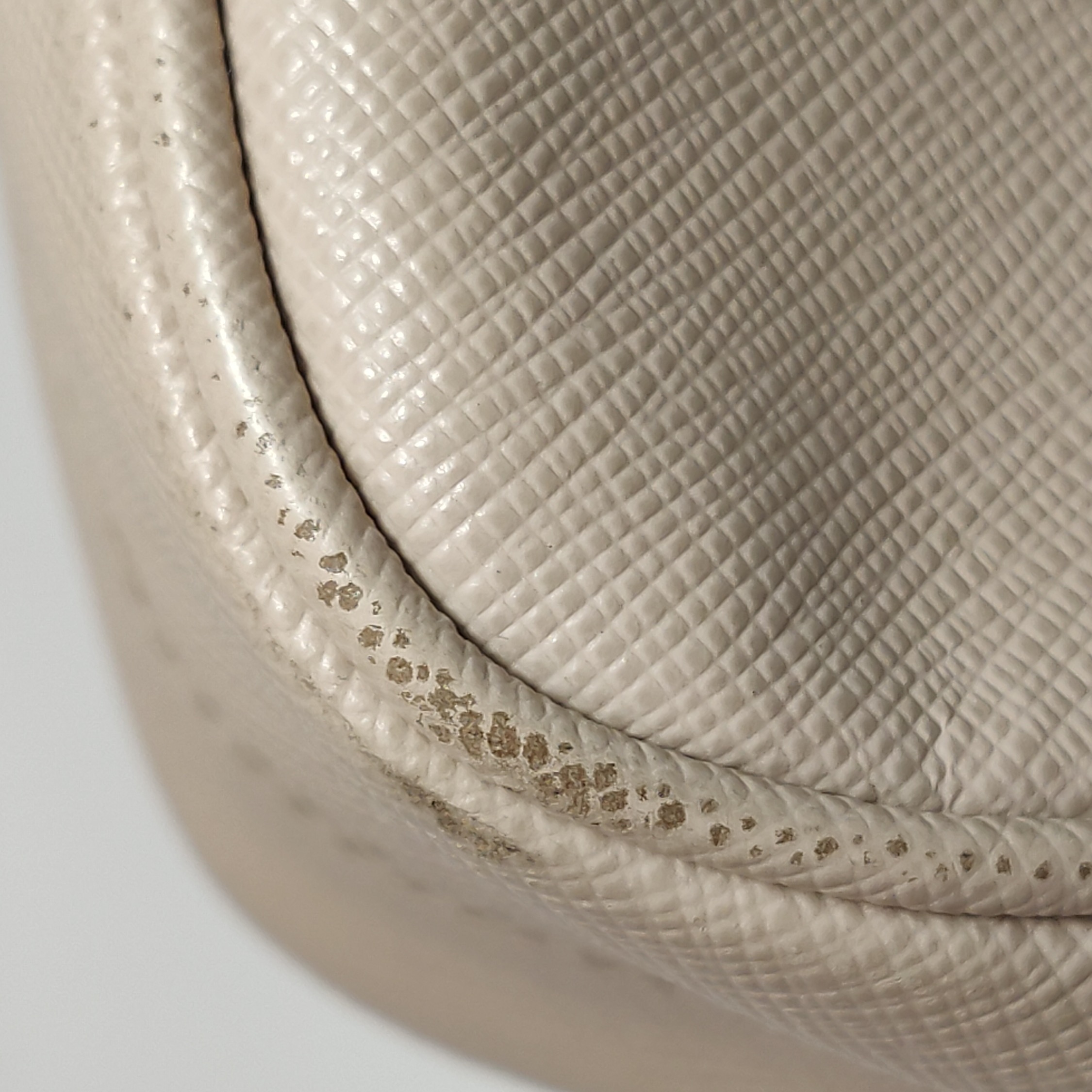 Prada Re-Edition 2005 Shoulder Bag Saffiano Leather — photo 18 of 20
