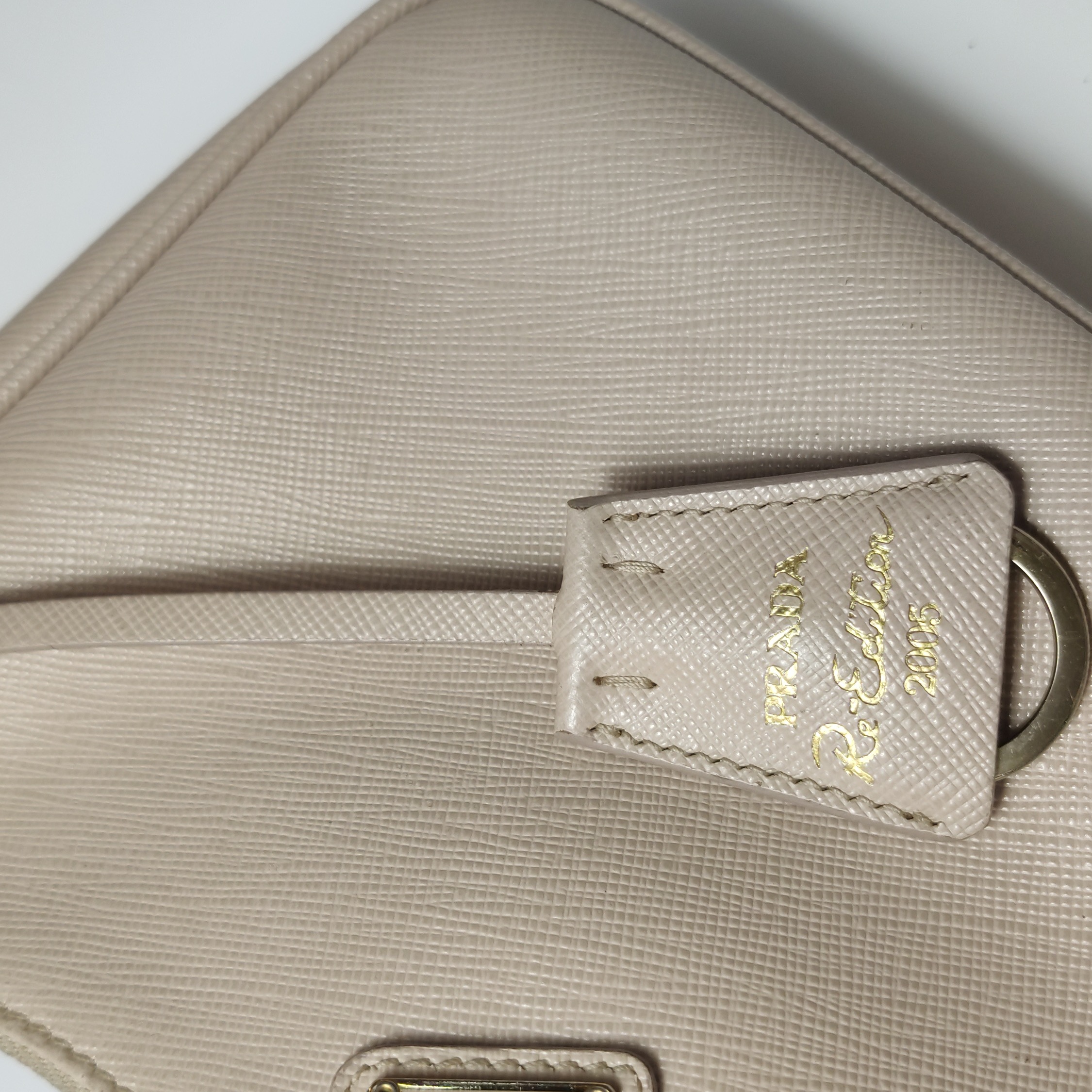 Prada Re-Edition 2005 Shoulder Bag Saffiano Leather — photo 10 of 20
