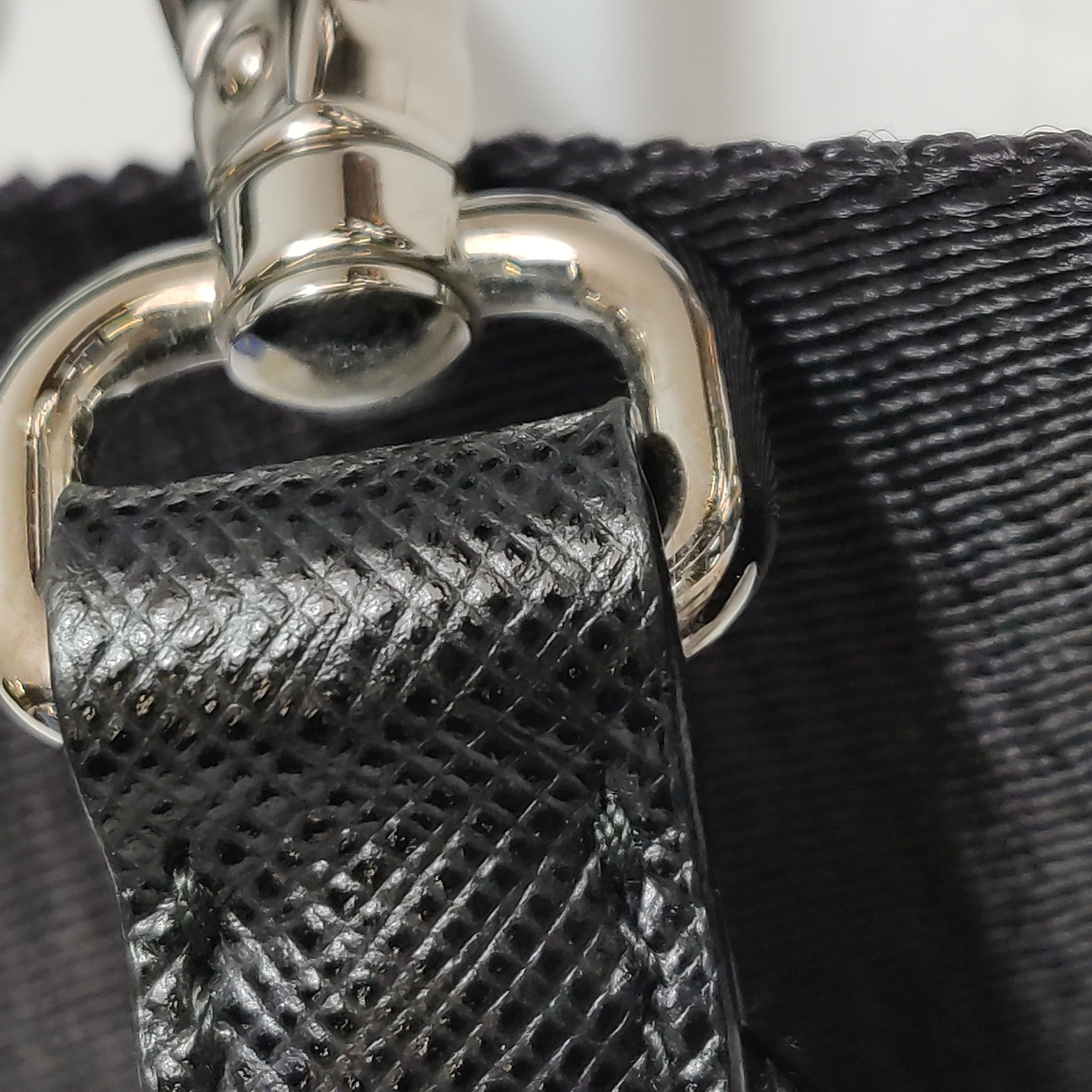 Prada Re-Edition 2005 Shoulder Bag Saffiano Leather — photo 13 of 18