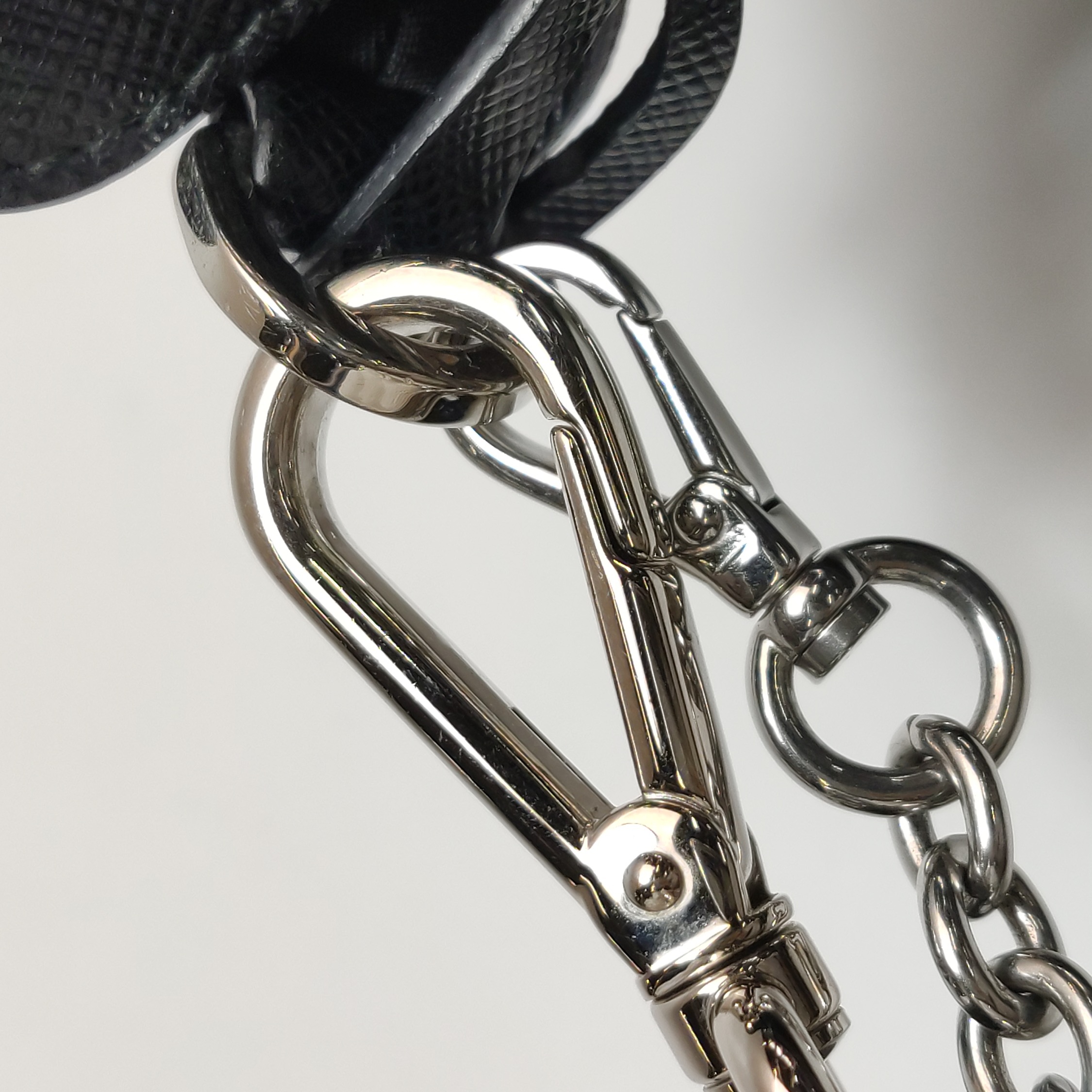 Prada Re-Edition 2005 Shoulder Bag Saffiano Leather — photo 12 of 18