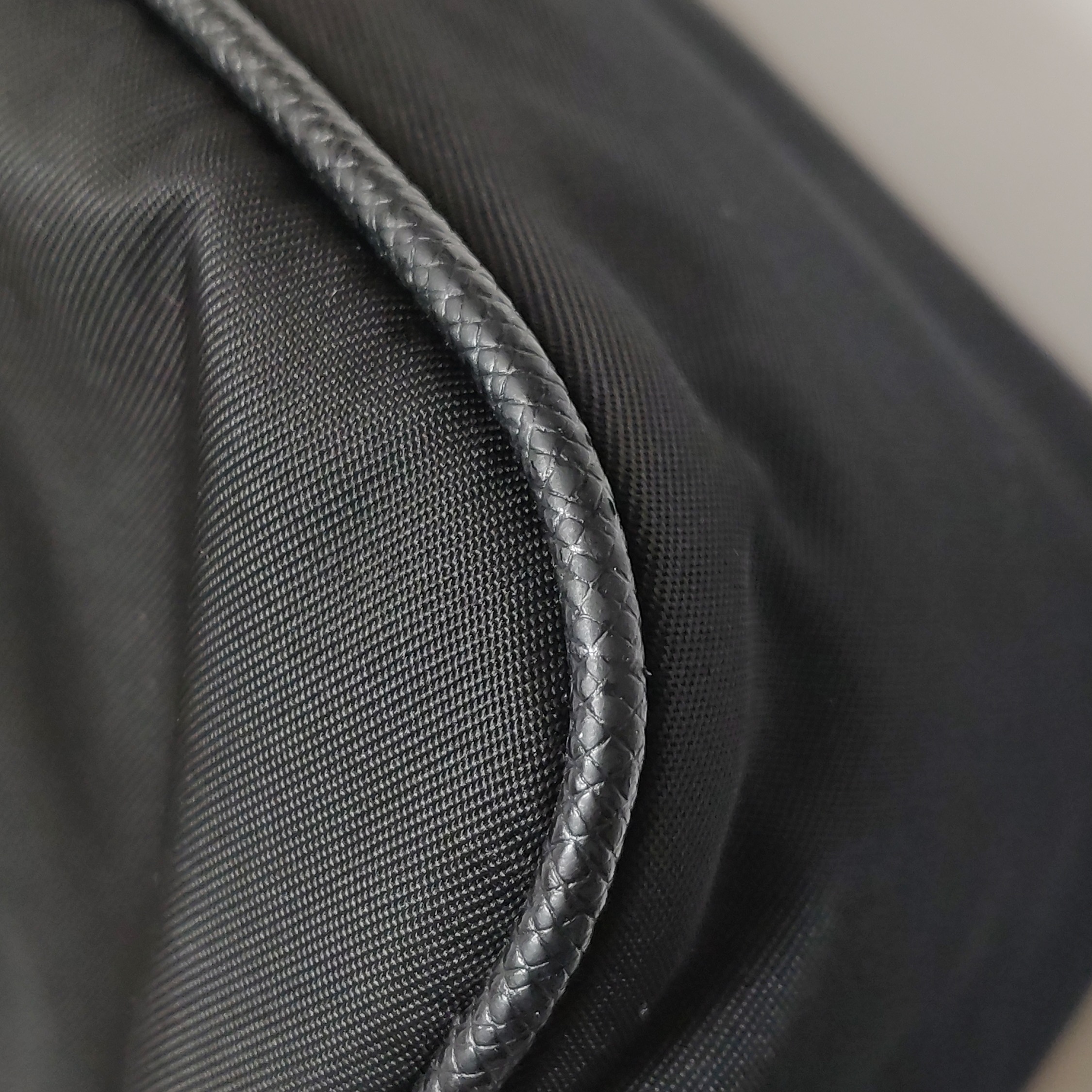 Prada Re-Edition 2005 Shoulder Bag Saffiano Leather — photo 15 of 18
