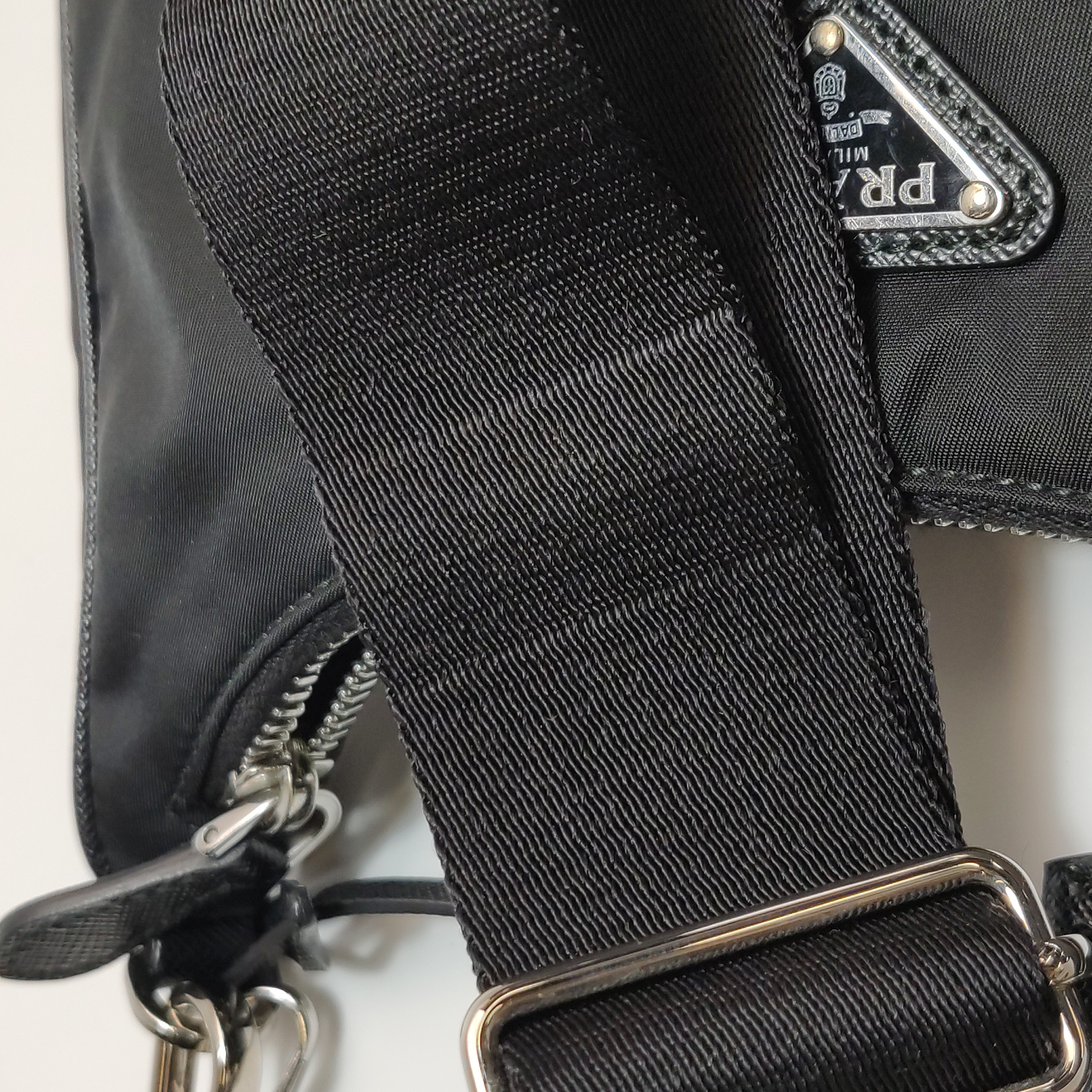 Prada Re-Edition 2005 Shoulder Bag Saffiano Leather — photo 14 of 18