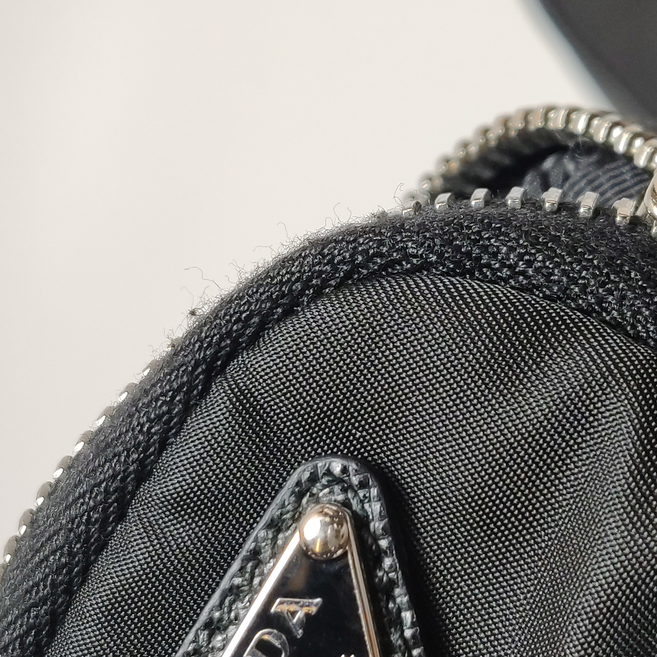Prada Re-Edition 2005 Shoulder Bag Saffiano Leather — photo 18 of 18