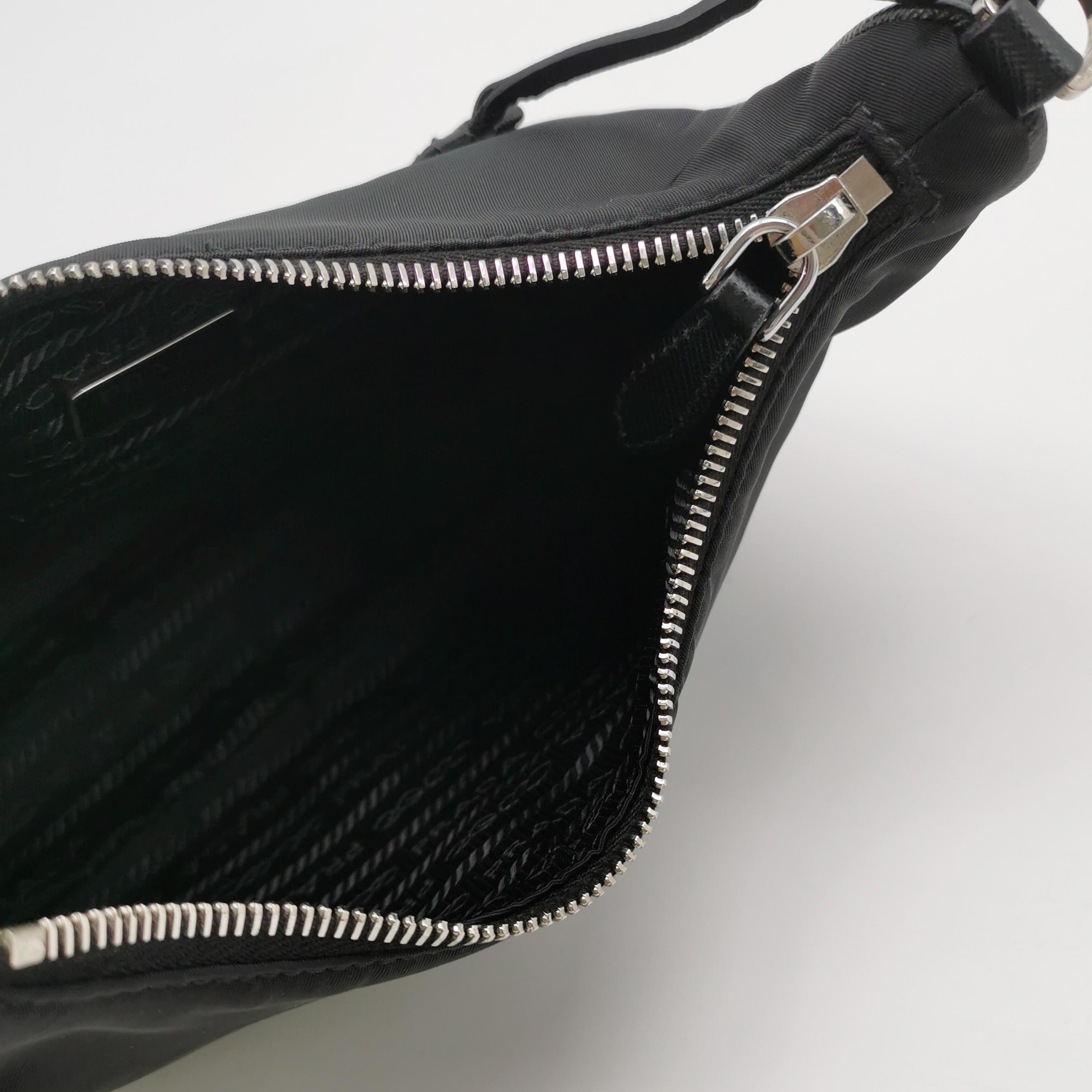 Prada Re-Edition 2005 Shoulder Bag Tessuto Small — photo 8 of 18
