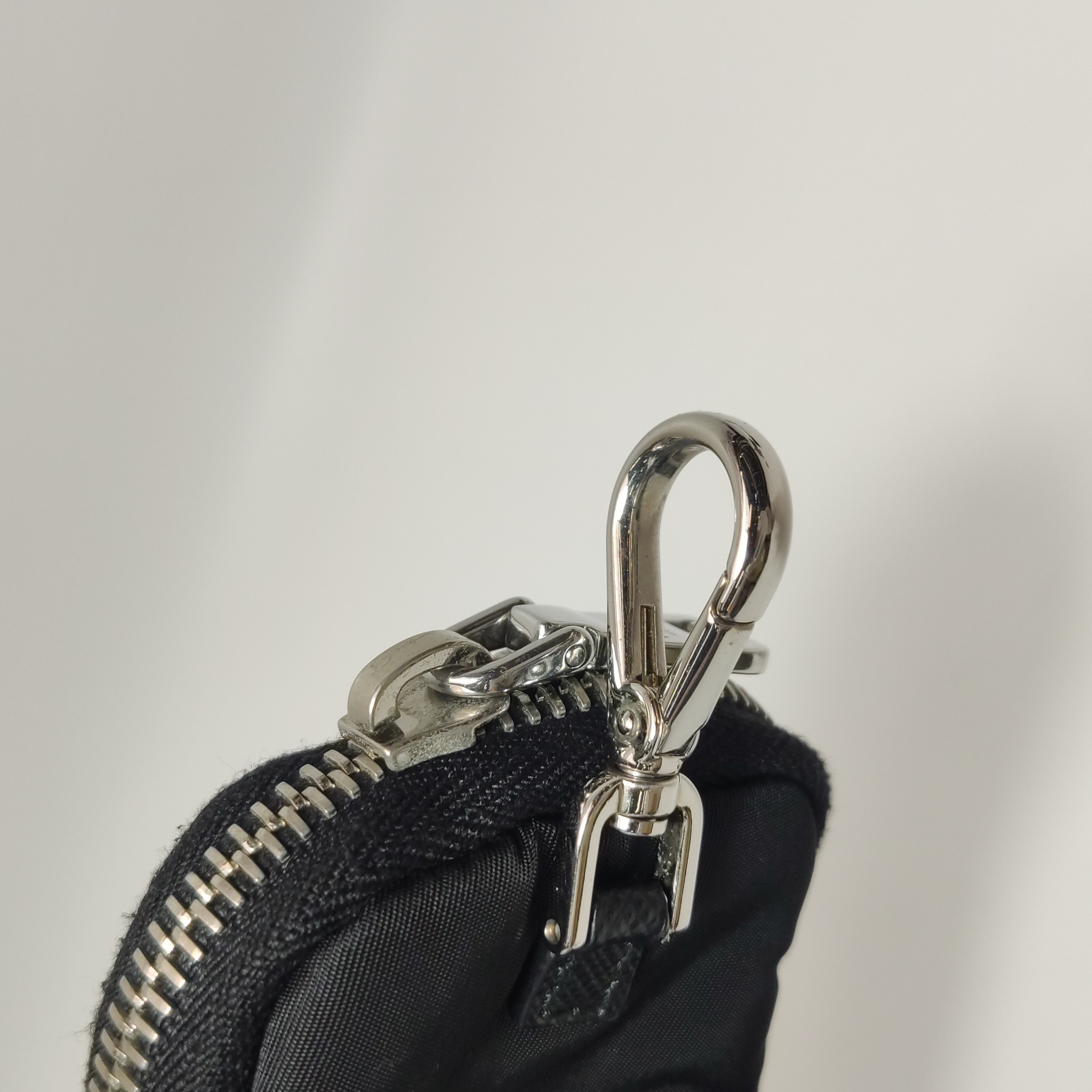 Prada Re-Edition 2005 Shoulder Bag Tessuto Small — photo 17 of 18
