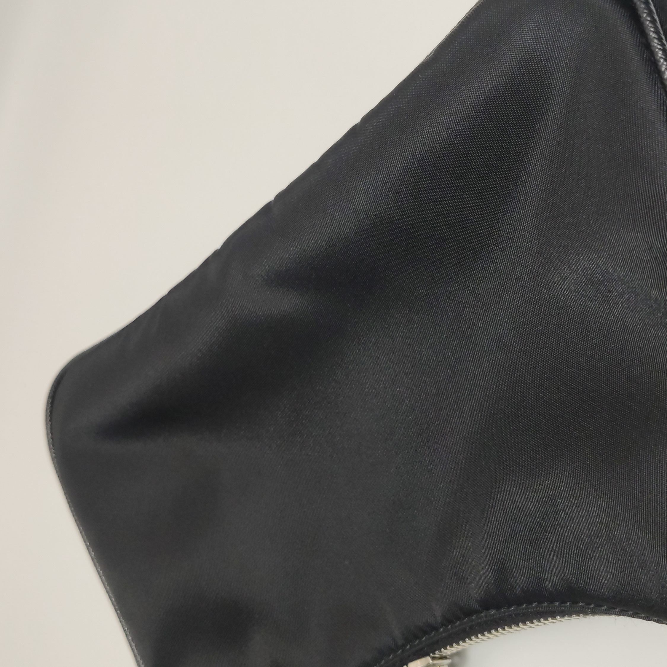 Prada Re-Edition 2005 Shoulder Bag Tessuto Small — photo 13 of 18
