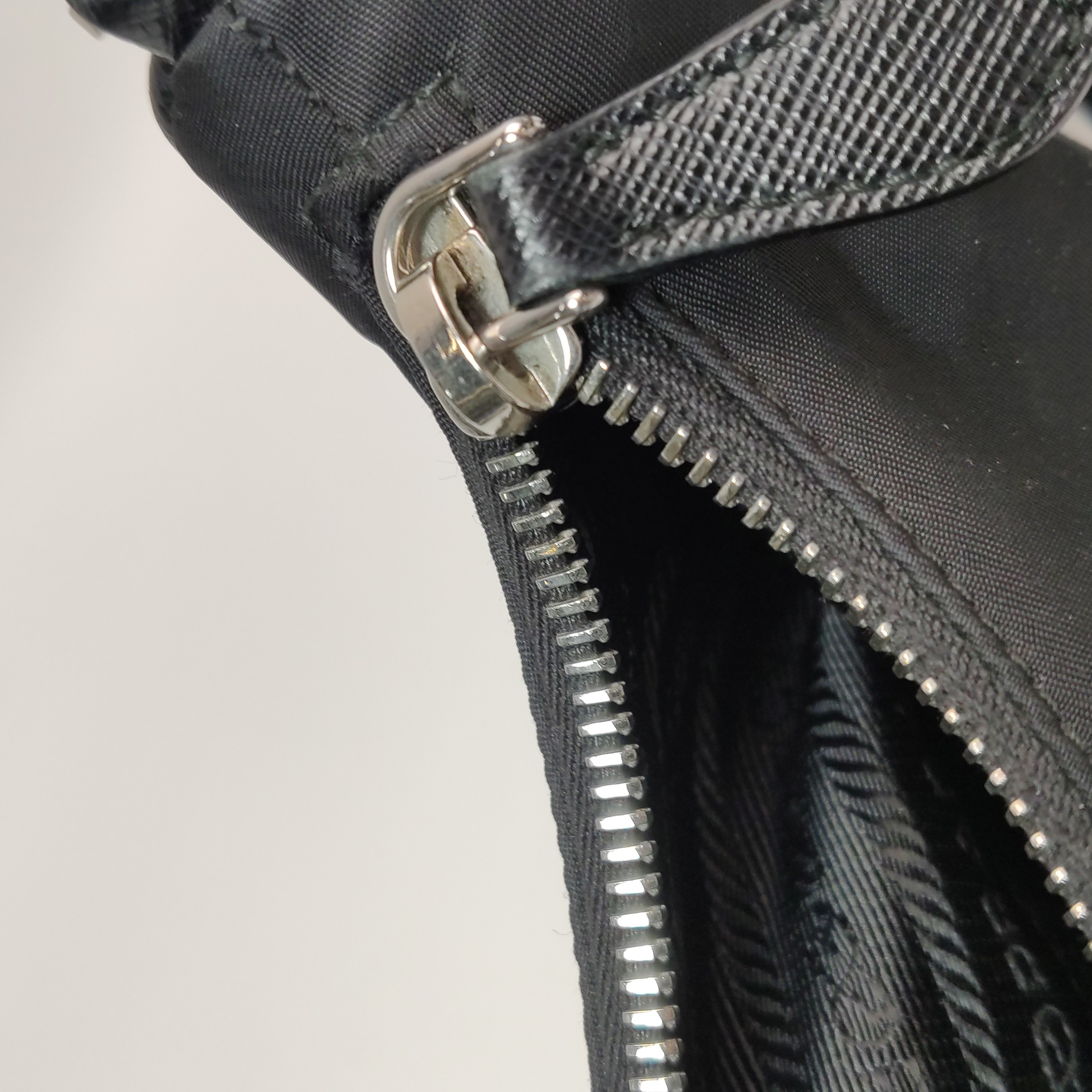Prada Re-Edition 2005 Shoulder Bag Tessuto Small — photo 11 of 22
