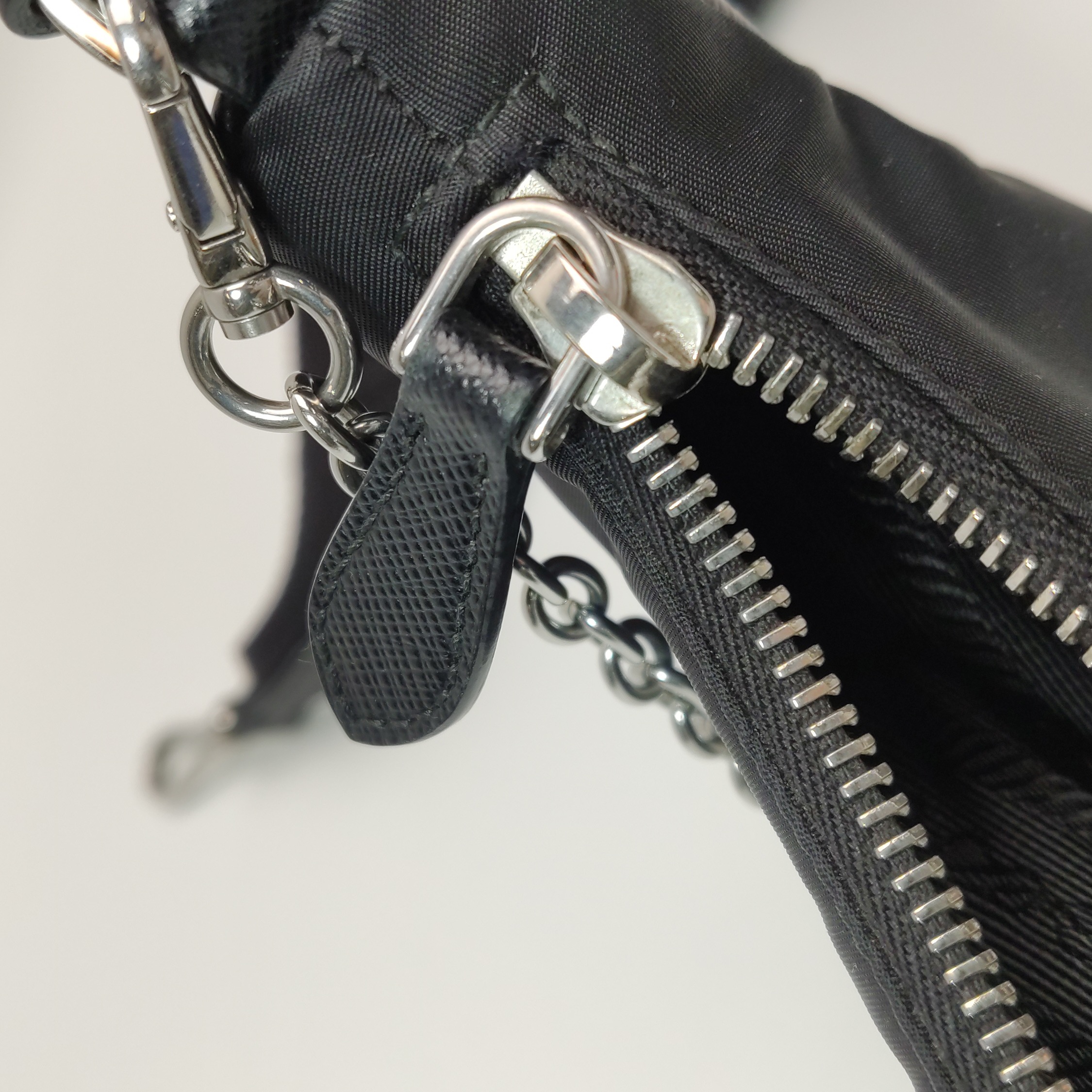 Prada Re-Edition 2005 Shoulder Bag Tessuto Small — photo 16 of 22