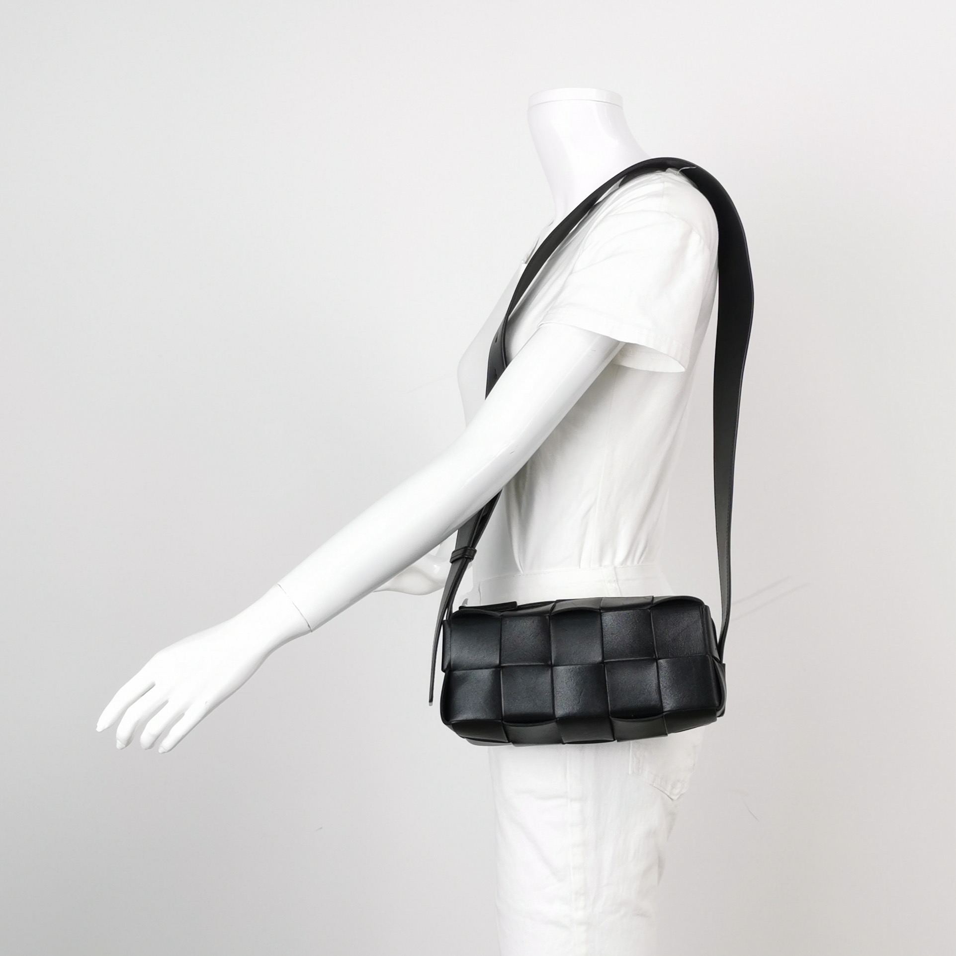 Bottega Veneta Brick Cassette Shoulder Bag Maxi Intrecciato Leather Small — alternate view