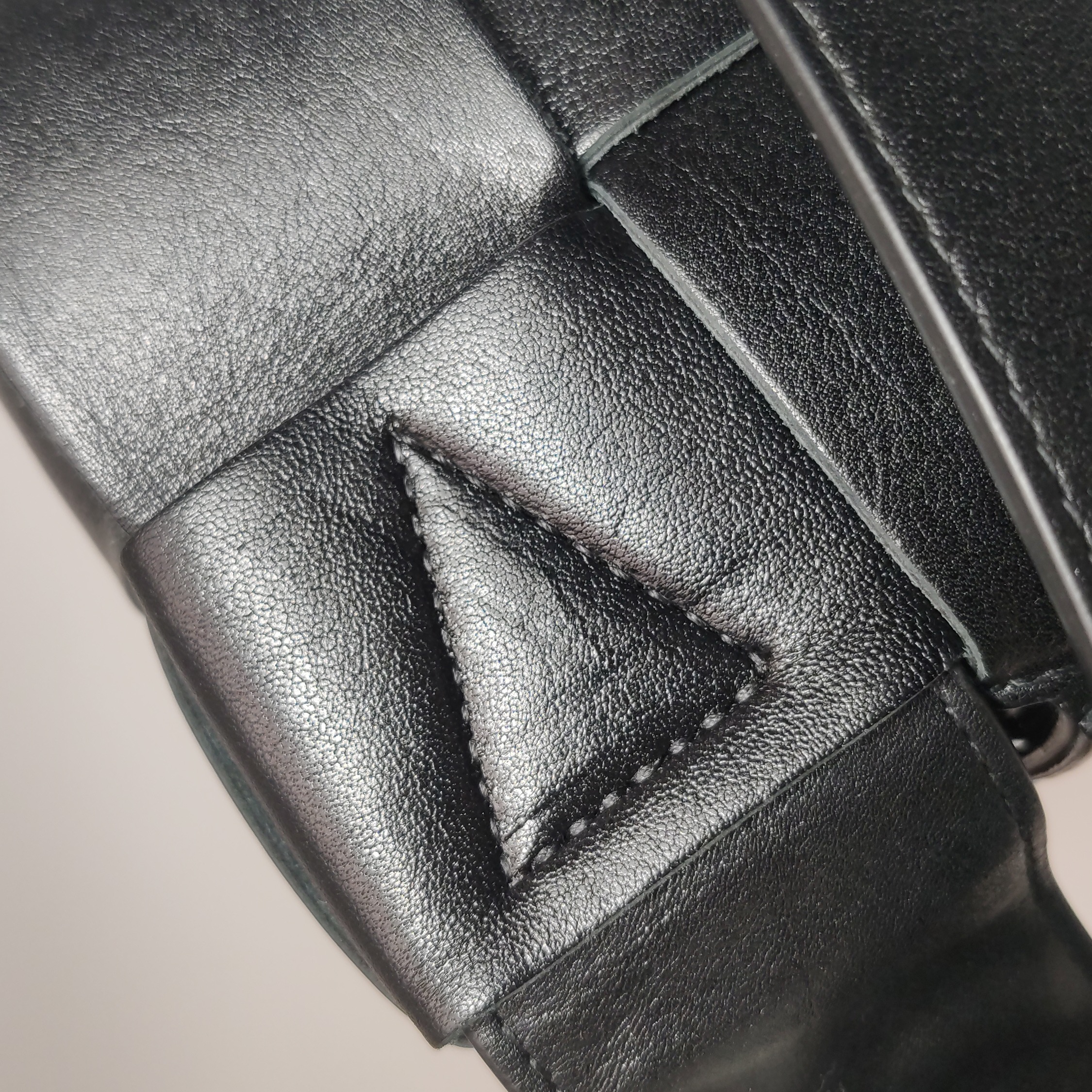 Bottega Veneta Brick Cassette Shoulder Bag Maxi Intrecciato Leather Small — photo 14 of 16
