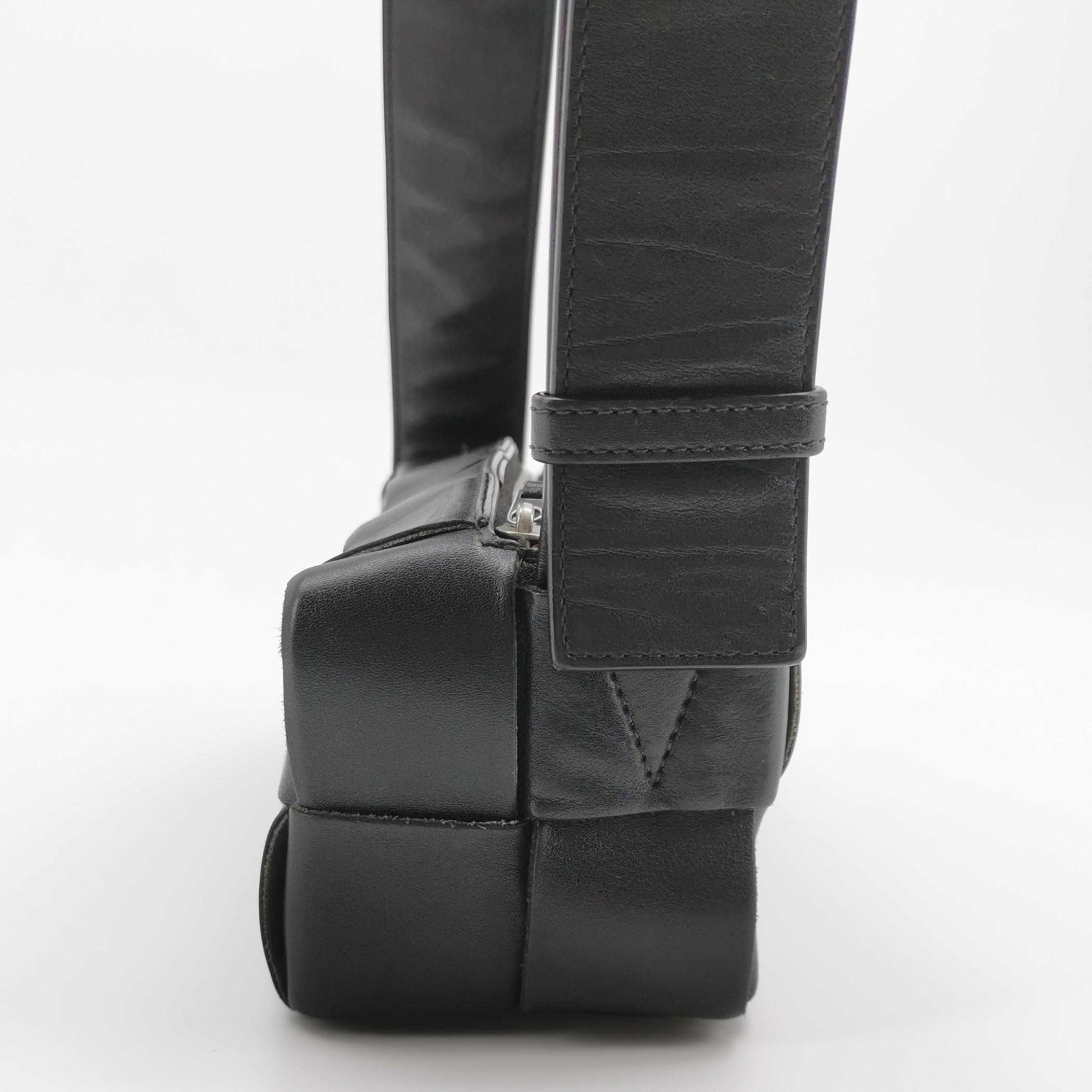 Bottega Veneta Brick Cassette Shoulder Bag Maxi Intrecciato Leather Small — photo 5 of 19