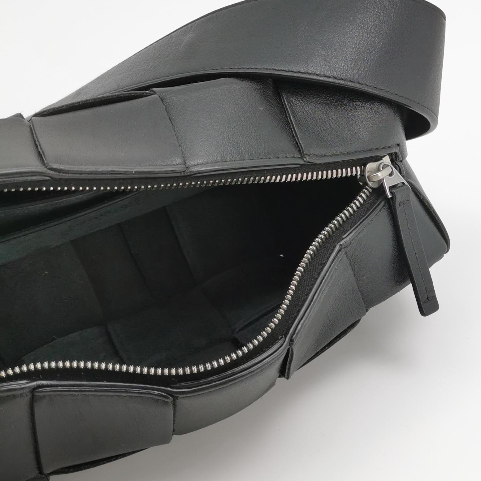 Bottega Veneta Brick Cassette Shoulder Bag Maxi Intrecciato Leather Small — photo 7 of 19
