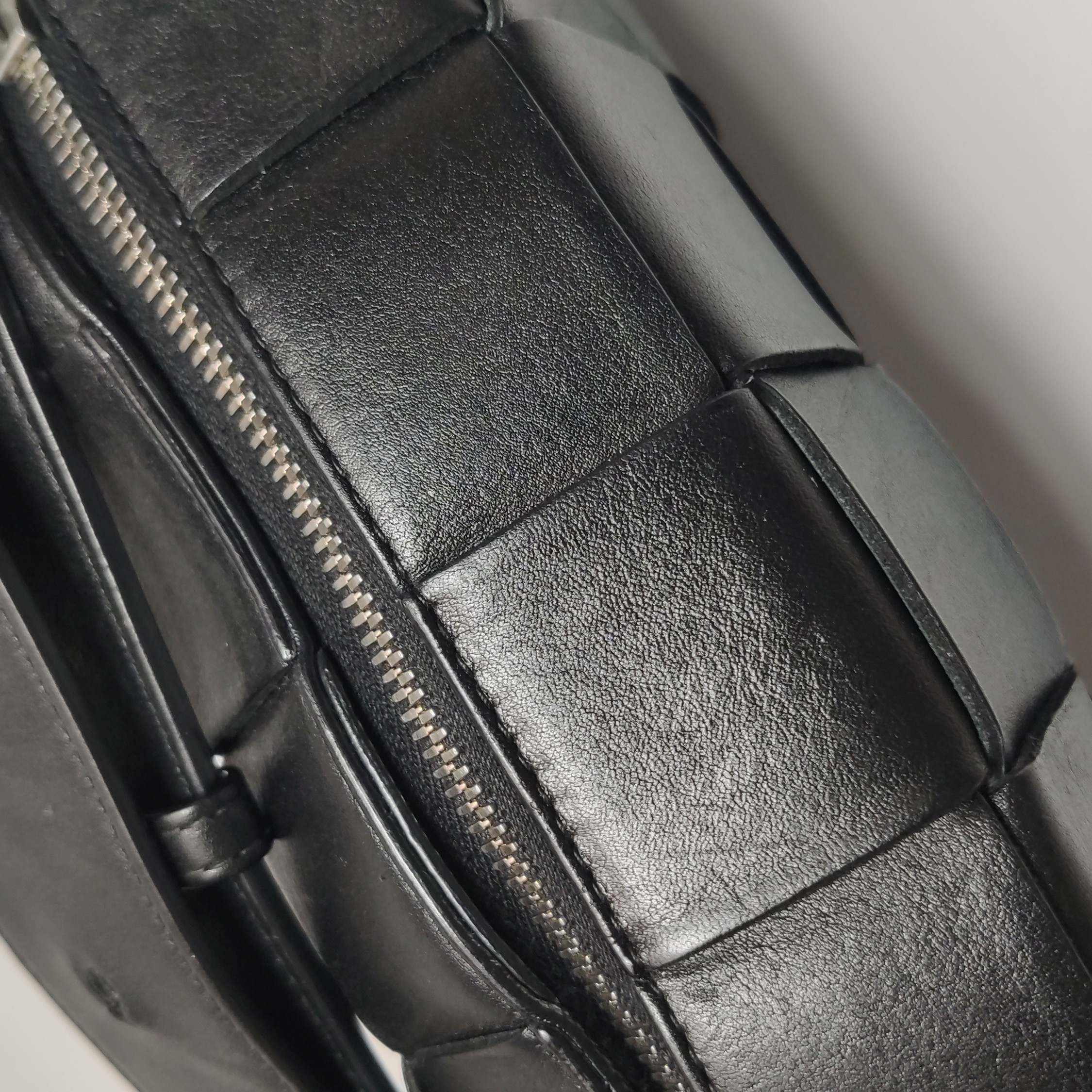 Bottega Veneta Brick Cassette Shoulder Bag Maxi Intrecciato Leather Small — photo 13 of 16