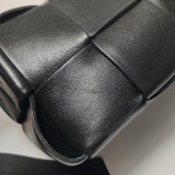 Bottega Veneta Brick Cassette Shoulder Bag Maxi Intrecciato Leather Small — thumbnail 12