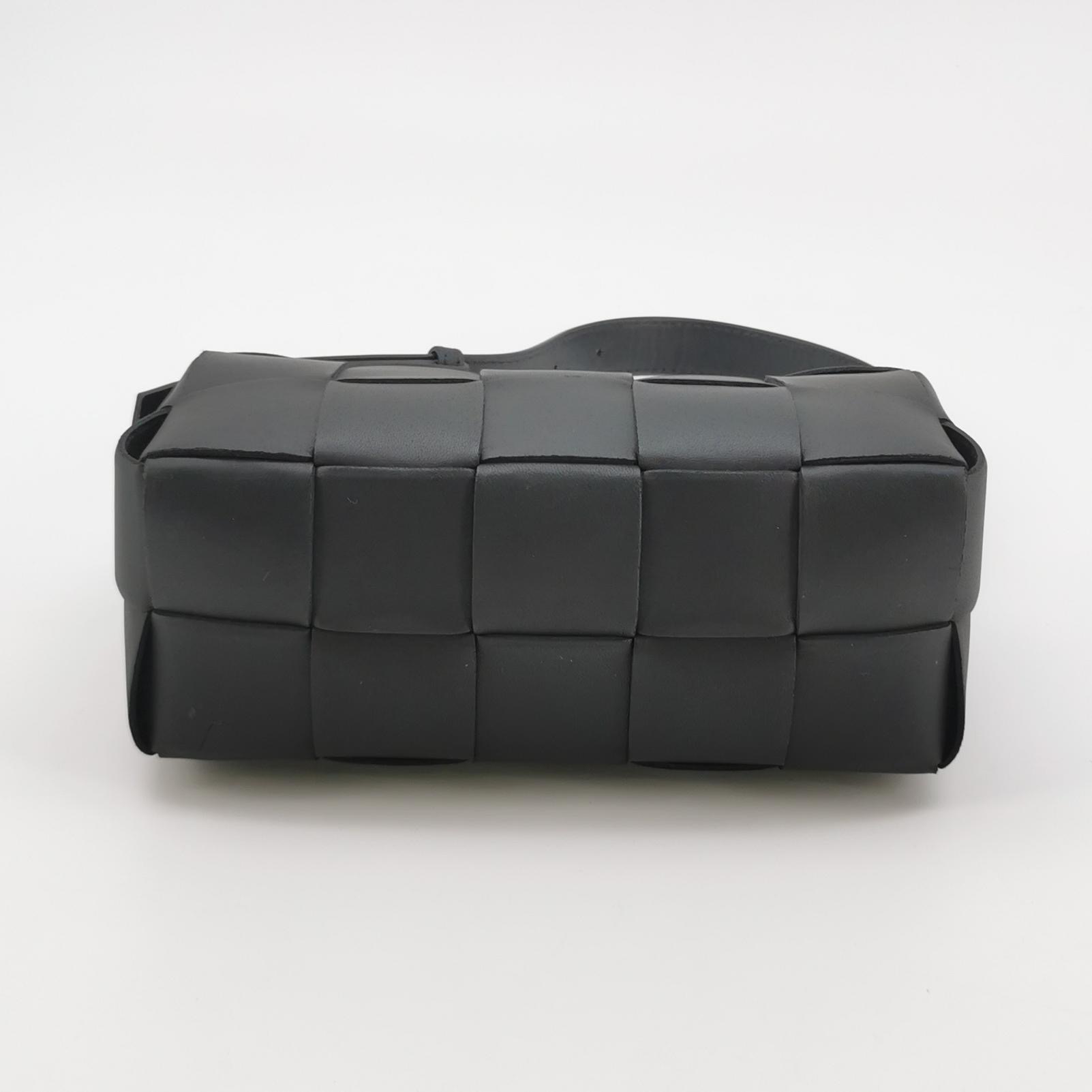 Bottega Veneta Brick Cassette Shoulder Bag Maxi Intrecciato Leather Small — photo 6 of 14