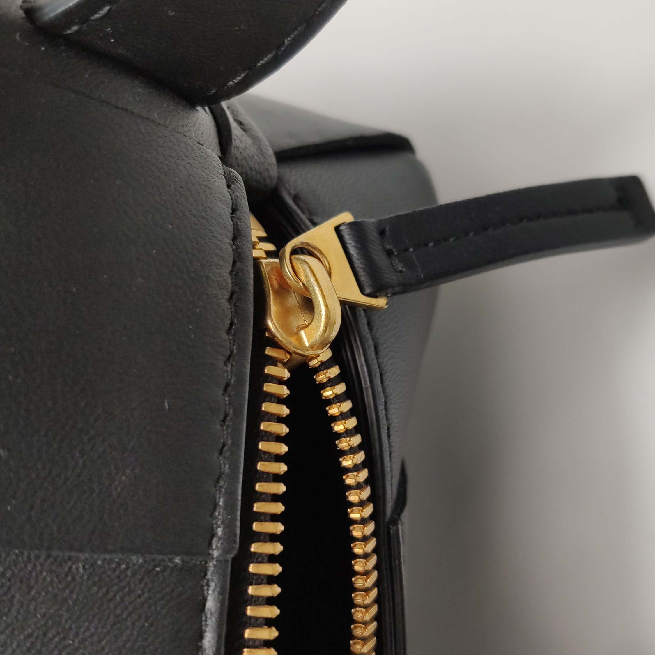 Bottega Veneta Brick Cassette Shoulder Bag Maxi Intrecciato Leather Small — photo 10 of 14