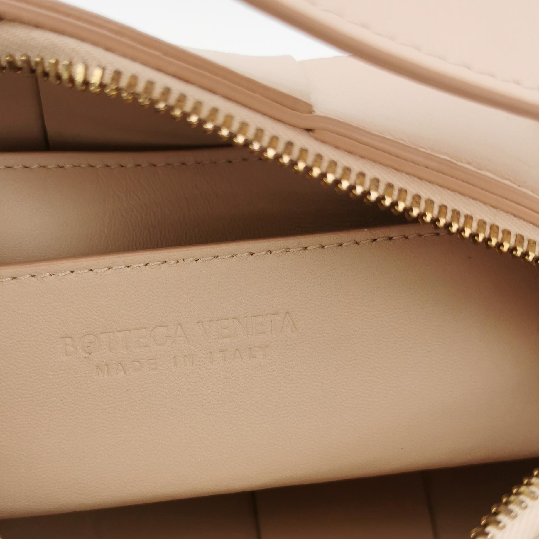 Bottega Veneta Brick Cassette Shoulder Bag Maxi Intrecciato Leather Small — photo 8 of 16