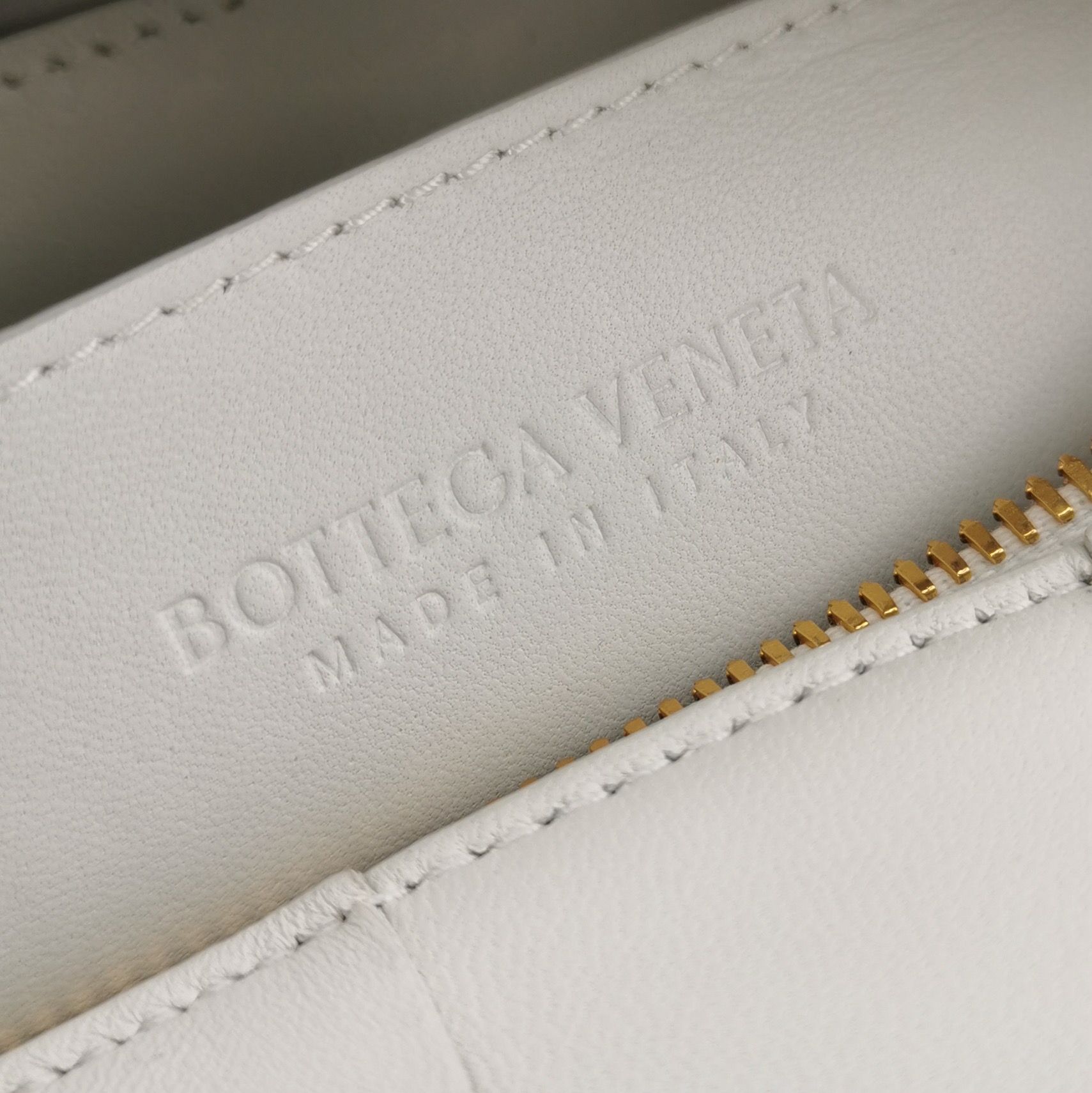 Bottega Veneta Brick Cassette Shoulder Bag Maxi Intrecciato Leather Small — photo 8 of 14