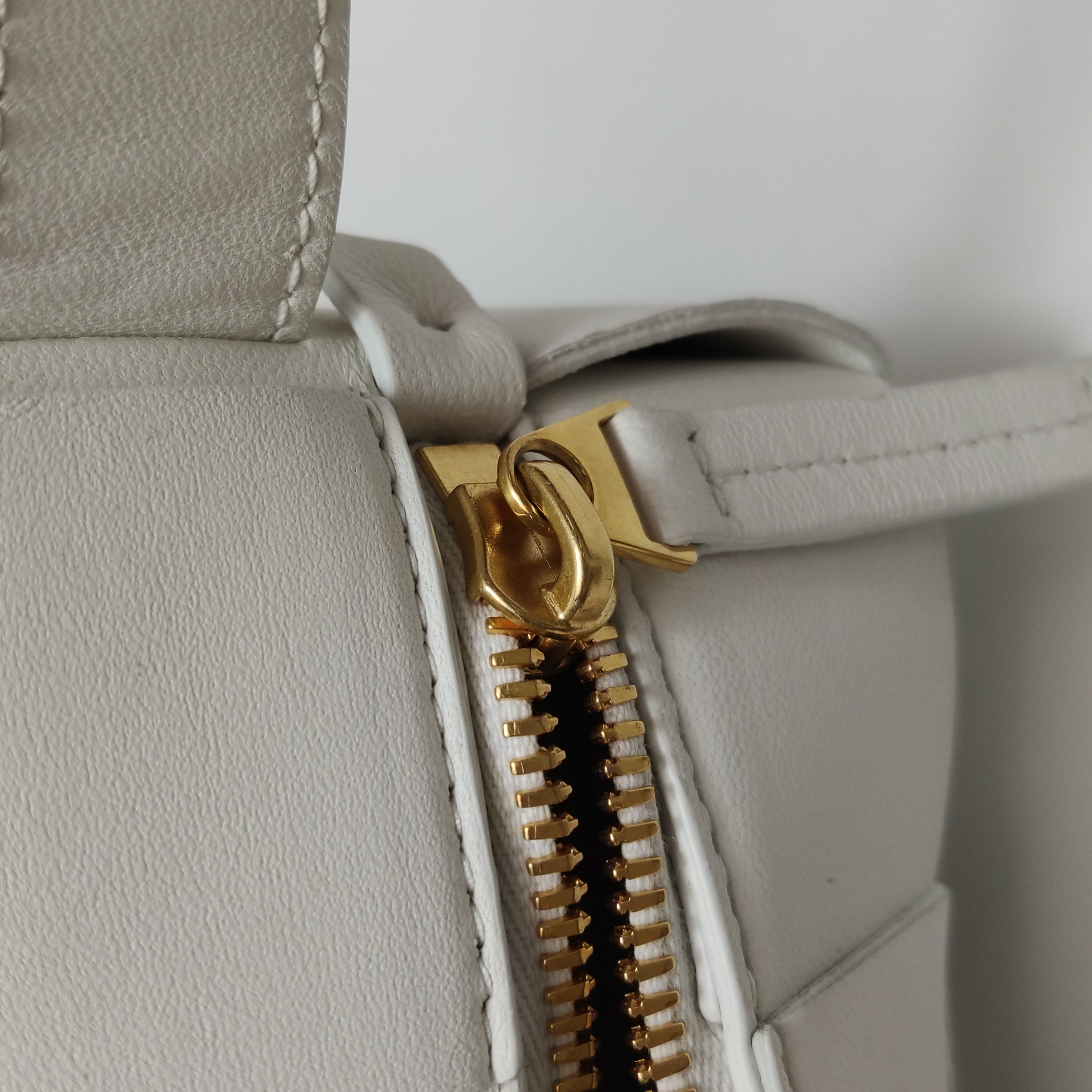 Bottega Veneta Brick Cassette Shoulder Bag Maxi Intrecciato Leather Small — photo 12 of 14