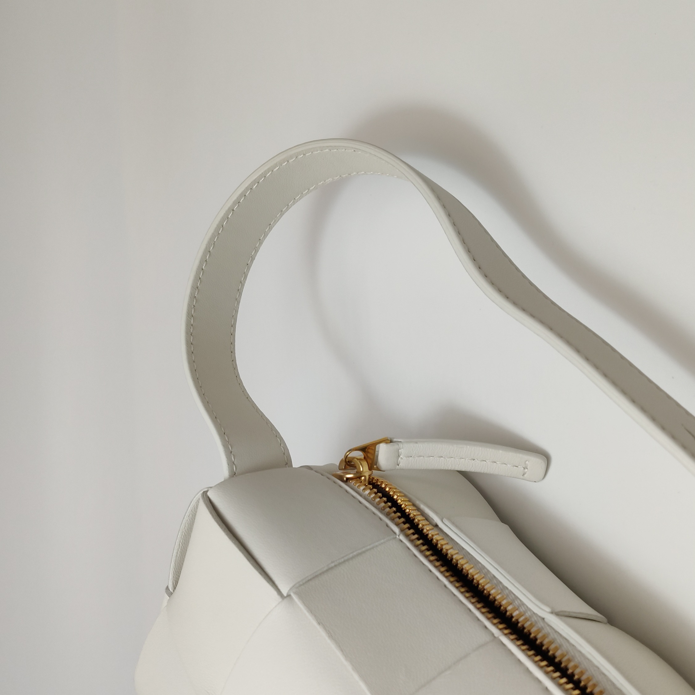 Bottega Veneta Brick Cassette Shoulder Bag Maxi Intrecciato Leather Small — photo 14 of 14