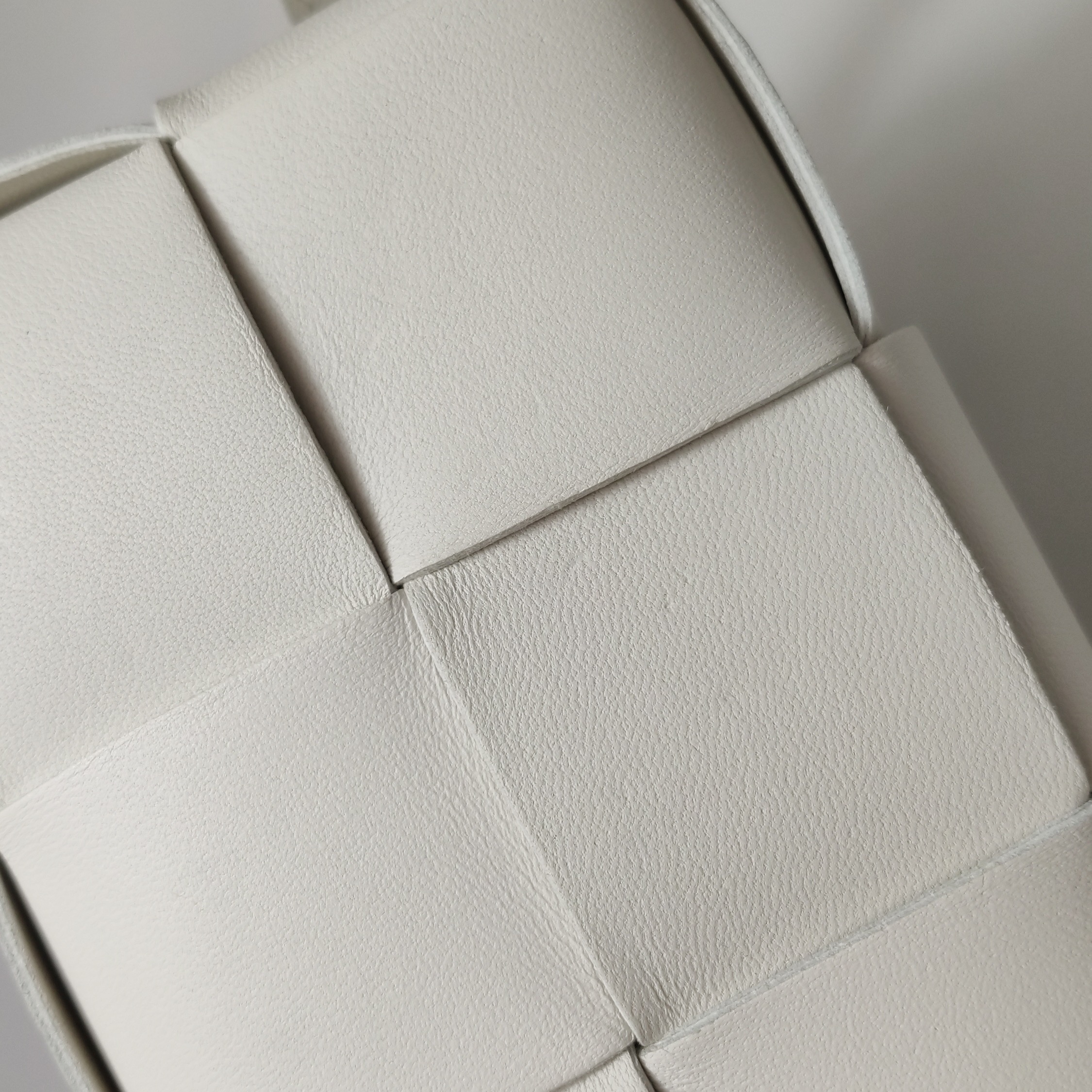 Bottega Veneta Brick Cassette Shoulder Bag Maxi Intrecciato Leather Small — photo 10 of 14