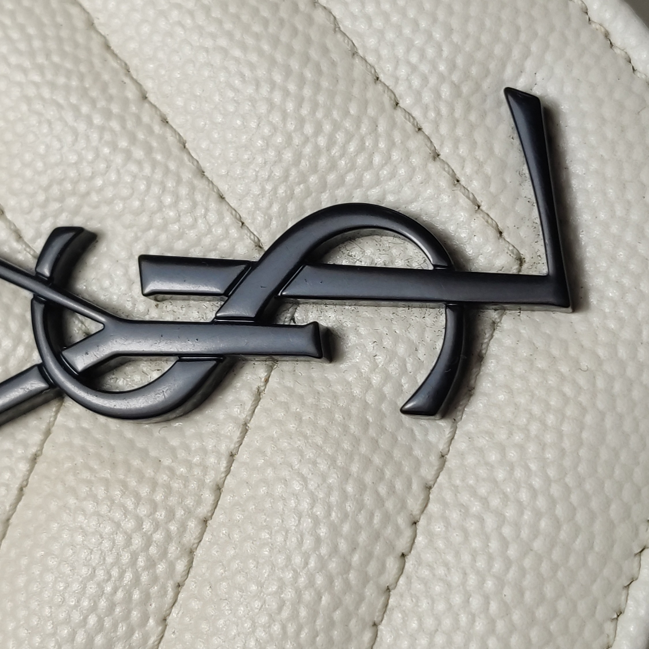 Saint Laurent Classic Monogram Wallet on Chain Matelasse Chevron Leather Small — photo 10 of 17
