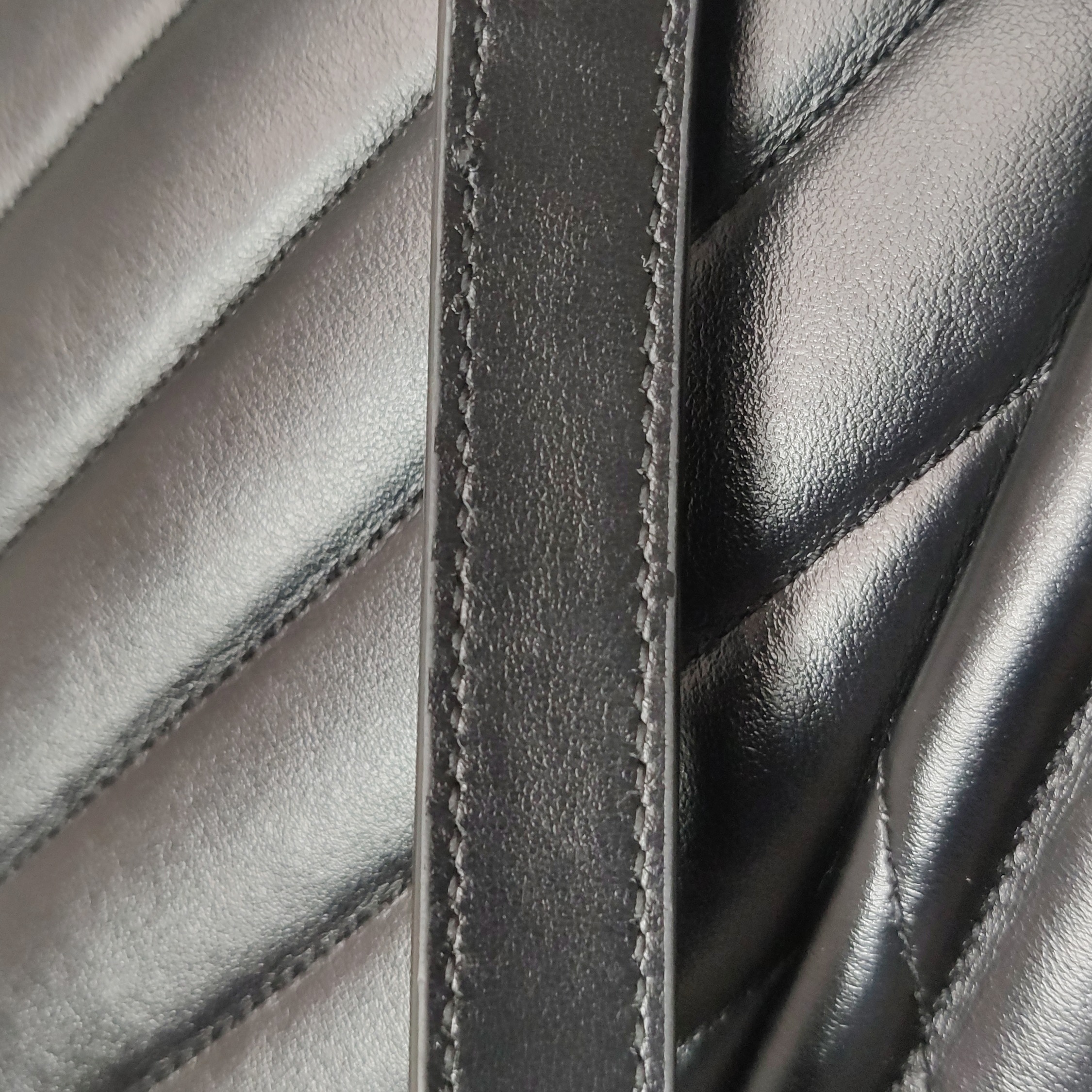 Saint Laurent Loulou Shoulder Bag Matelasse Chevron Leather Medium — photo 16 of 16