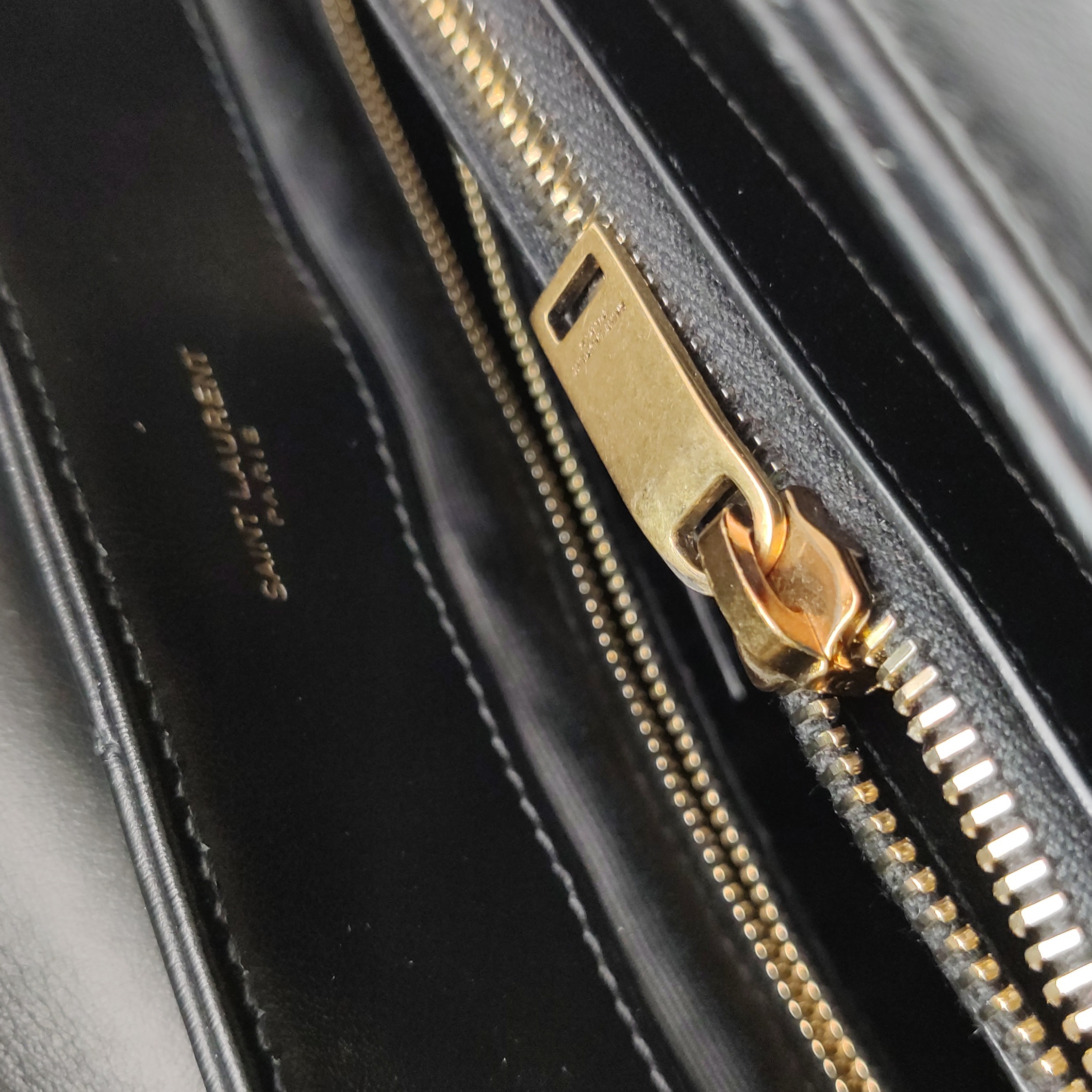 Saint Laurent Loulou Shoulder Bag Matelasse Chevron Leather Medium — photo 9 of 16