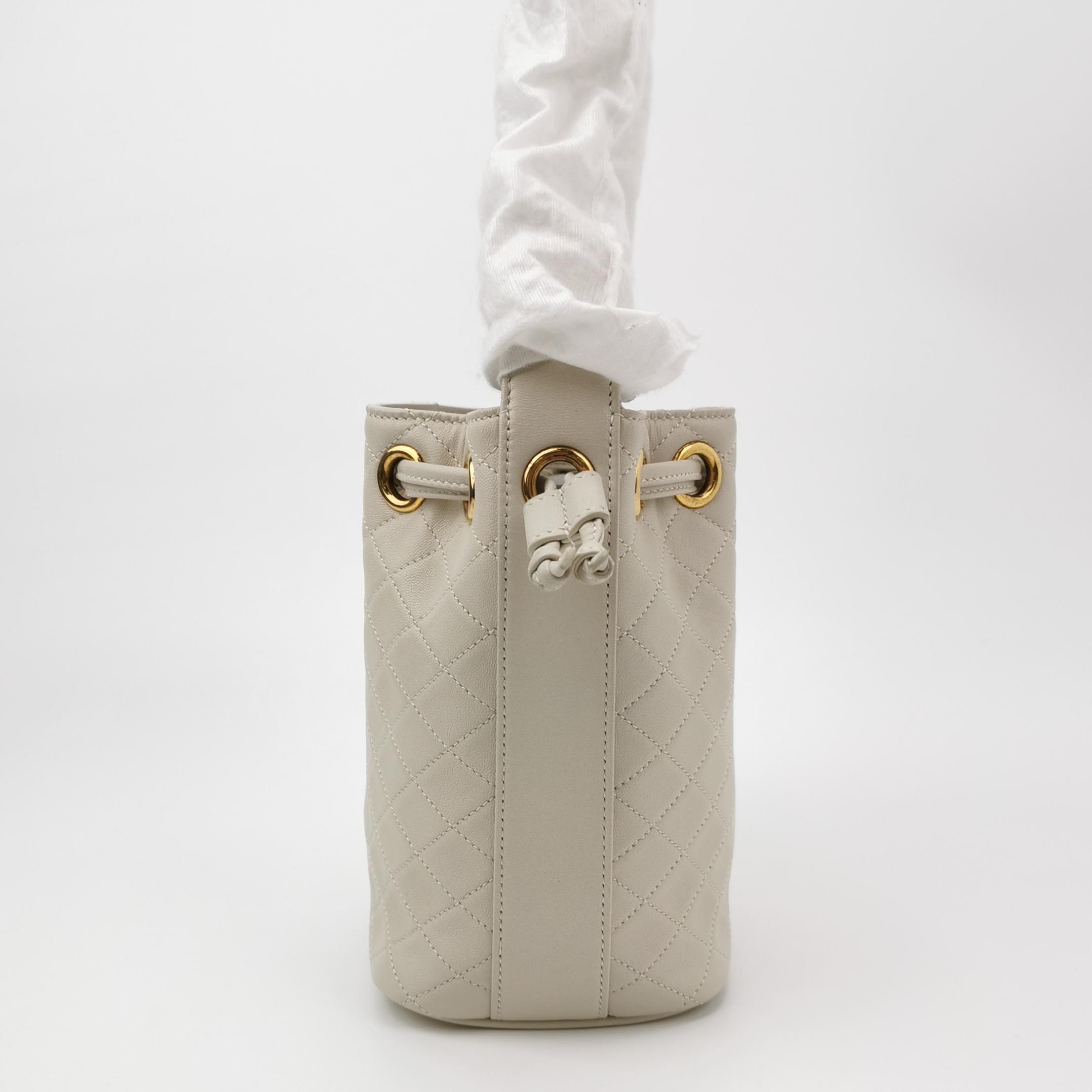 Saint Laurent Cassandre Black Bucket Bag — photo 4 of 12