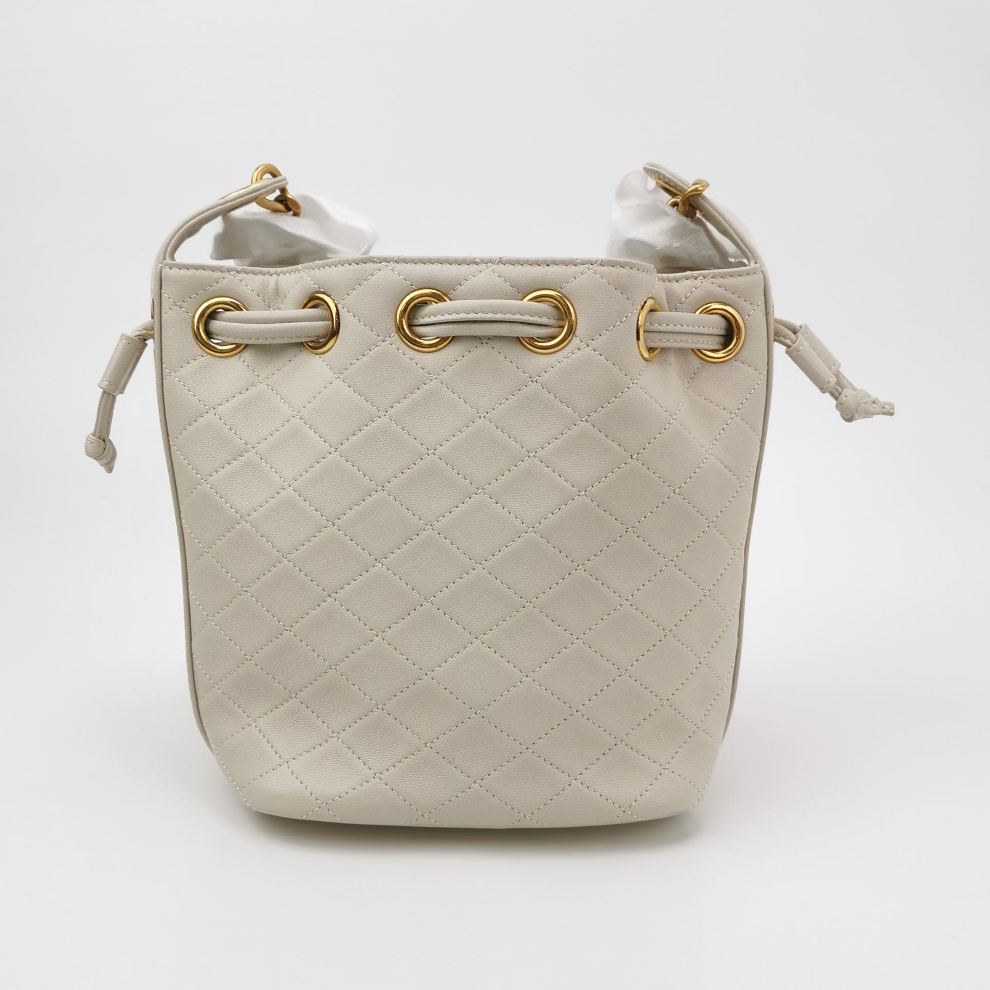 Saint Laurent Cassandre Black Bucket Bag — photo 3 of 12