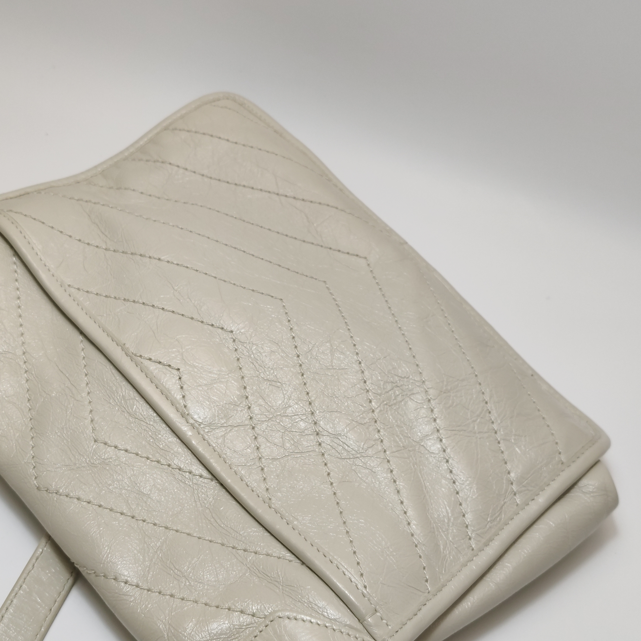 Saint Laurent（YSL） Niki Chain Flap Bag Matelasse Chevron Leather Medium — photo 7 of 17