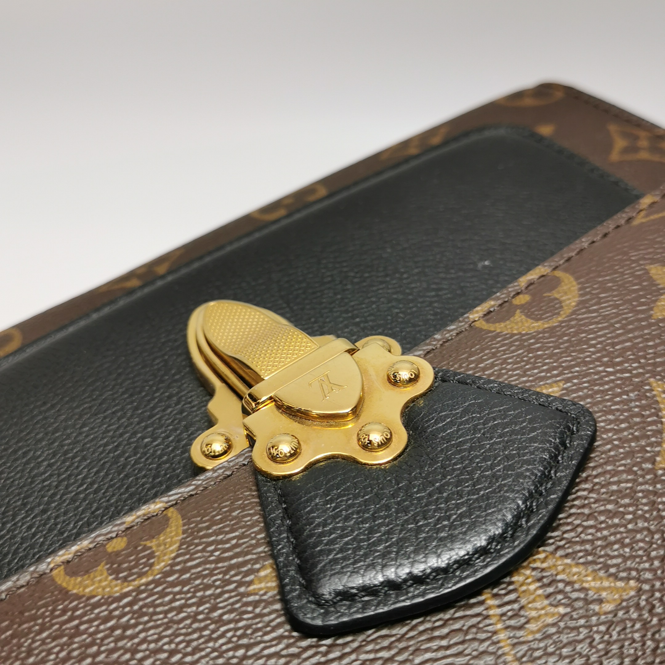 Louis Vuitton(LV) Victoire Monogram Canvas Black Leather Chain Shoulder Bag — photo 10 of 13