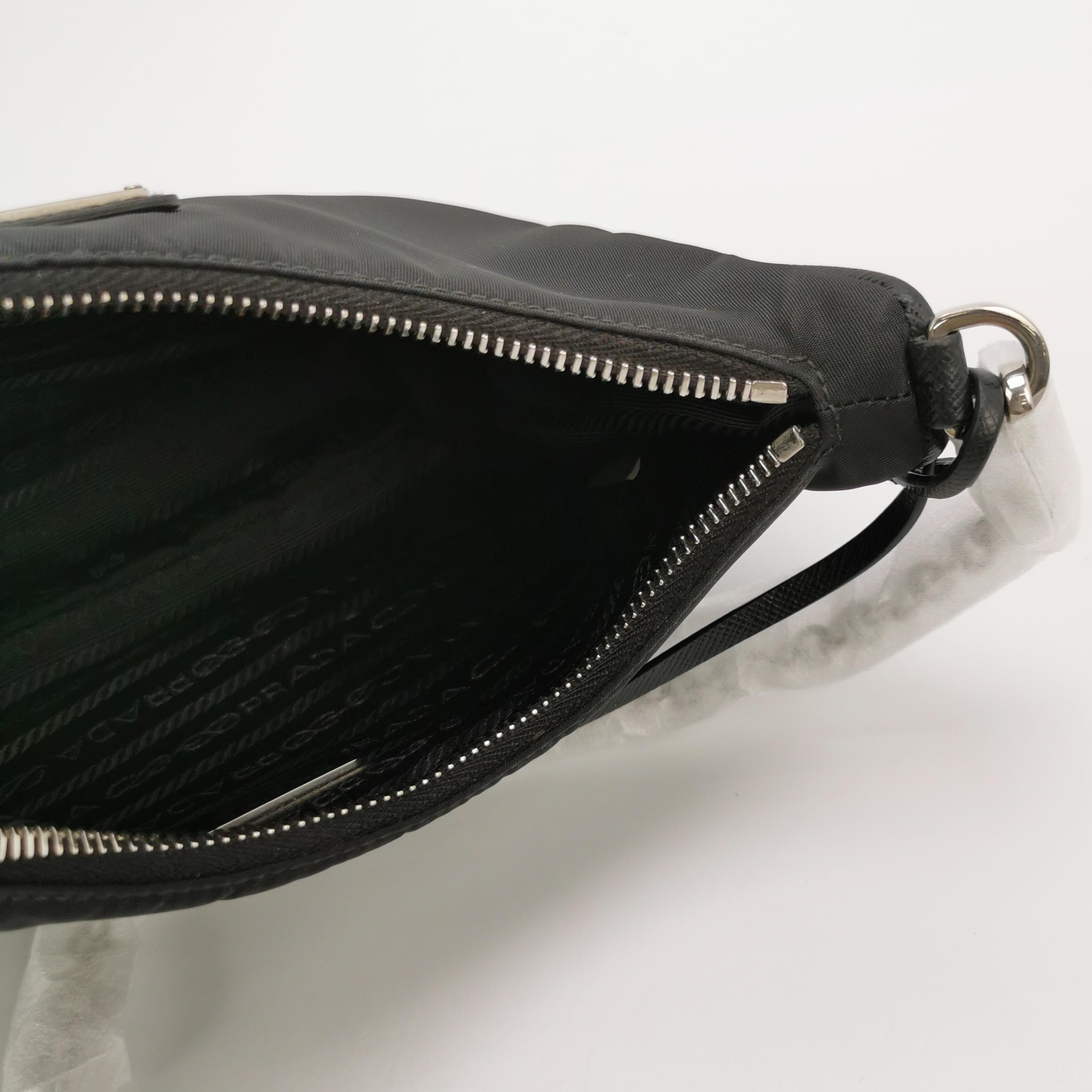 Prada Re-Edition 2005 Shoulder Bag Tessuto Small