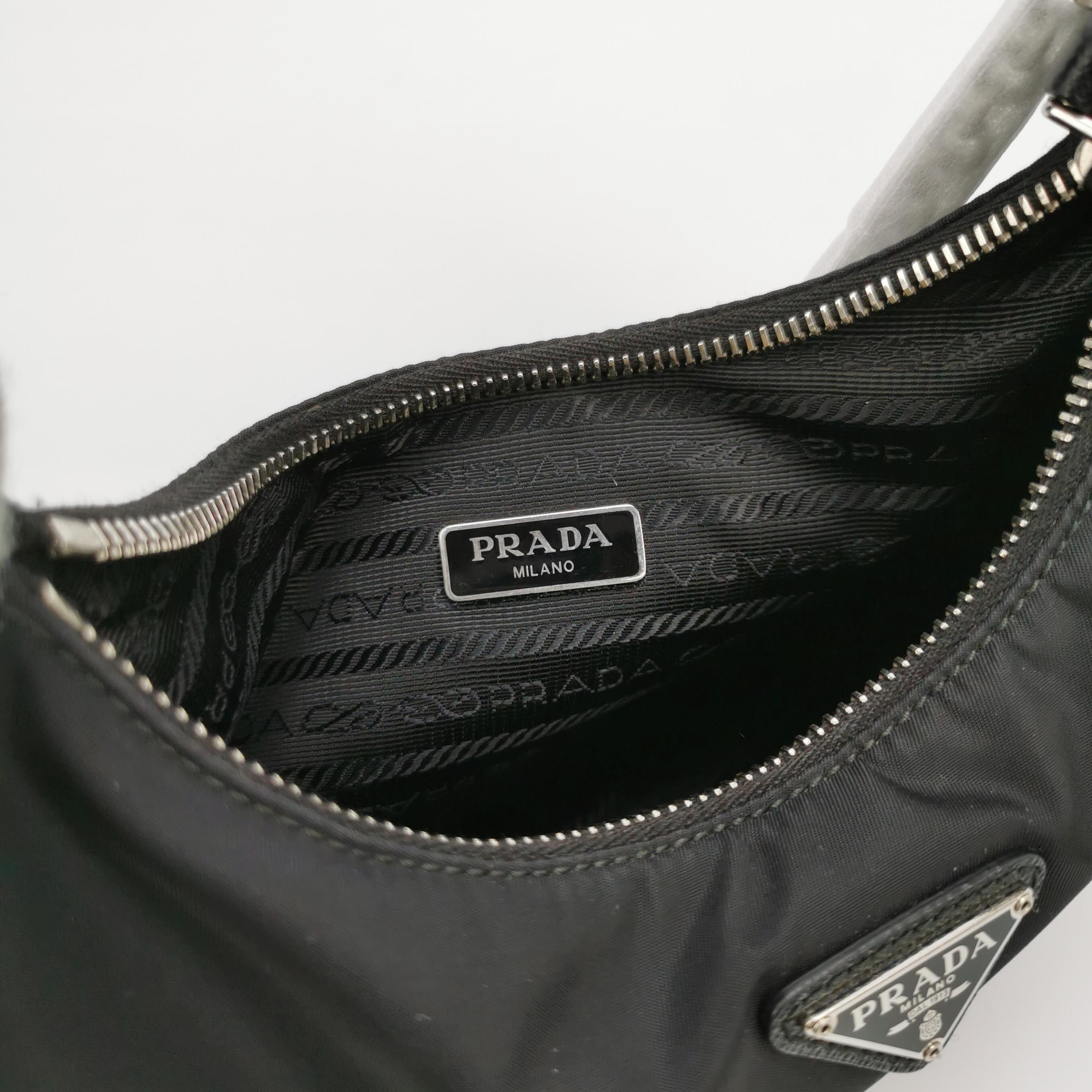 Prada Re-Edition 2005 Shoulder Bag Tessuto Small