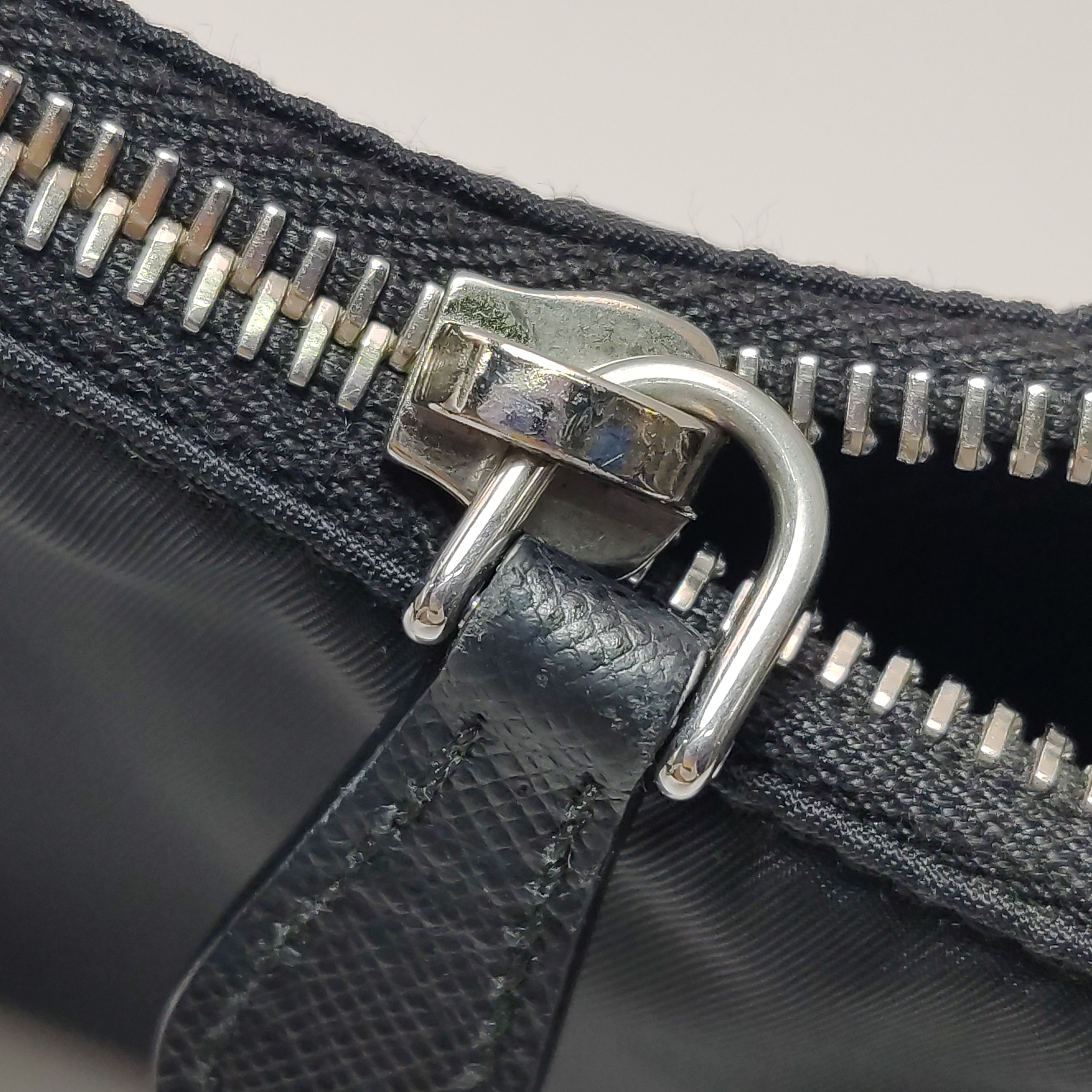 Prada Re-Edition 2005 Shoulder Bag Tessuto Small