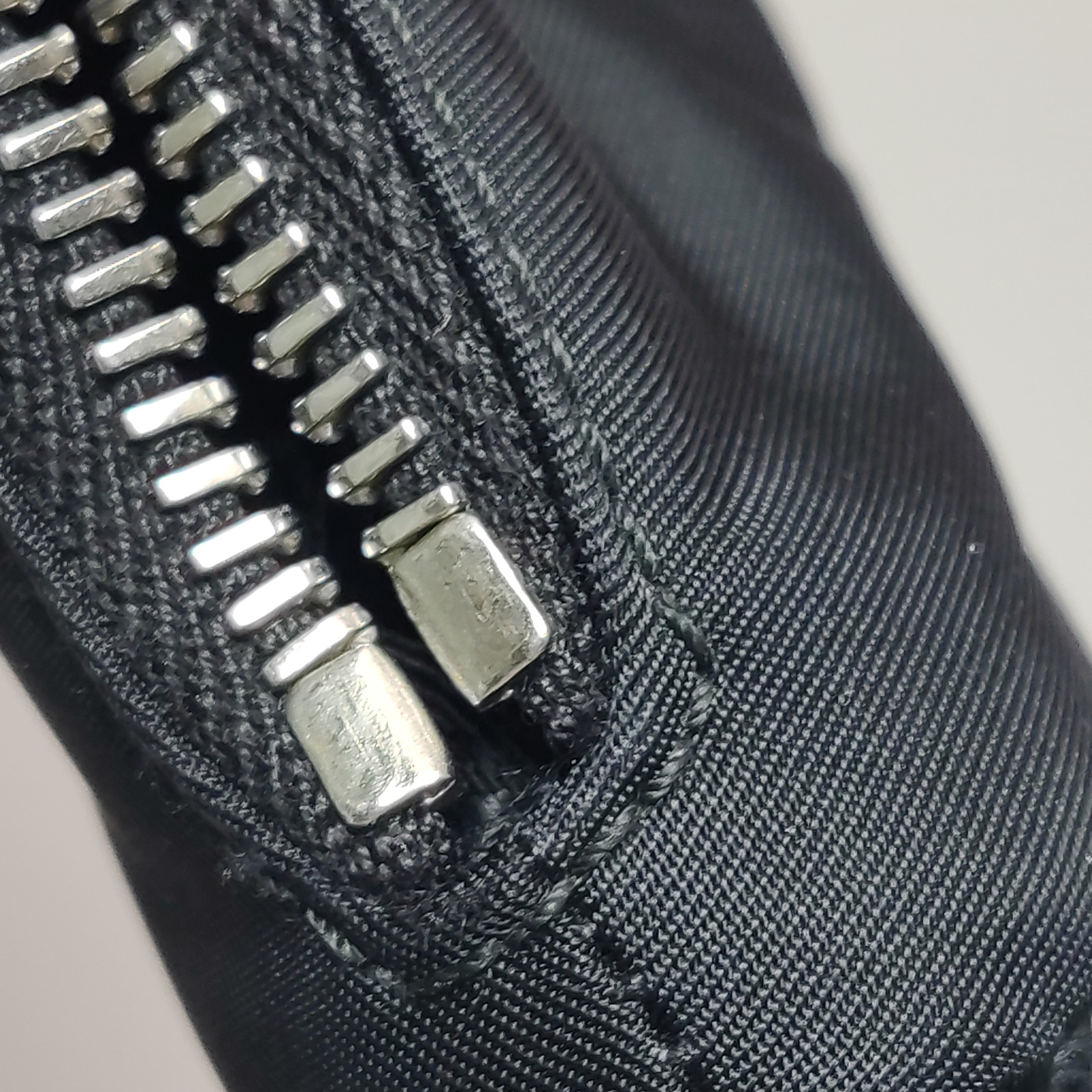 Prada Re-Edition 2005 Shoulder Bag Tessuto Small