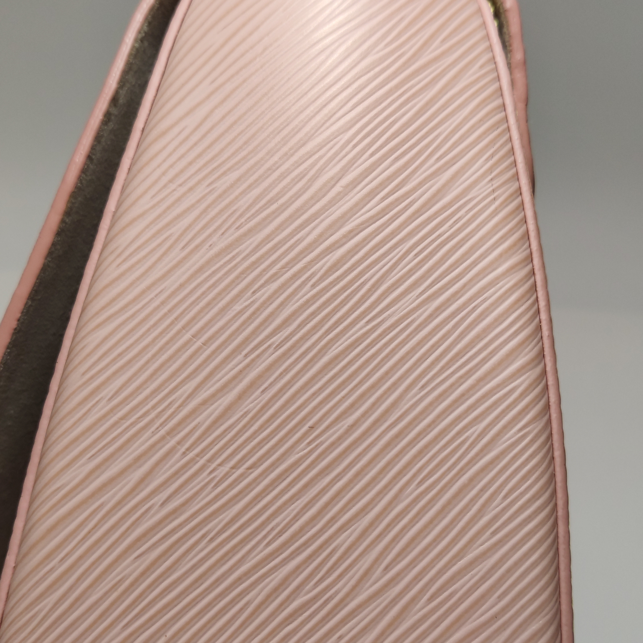 Louis Vuitton Twist Handbag Epi Leather MM