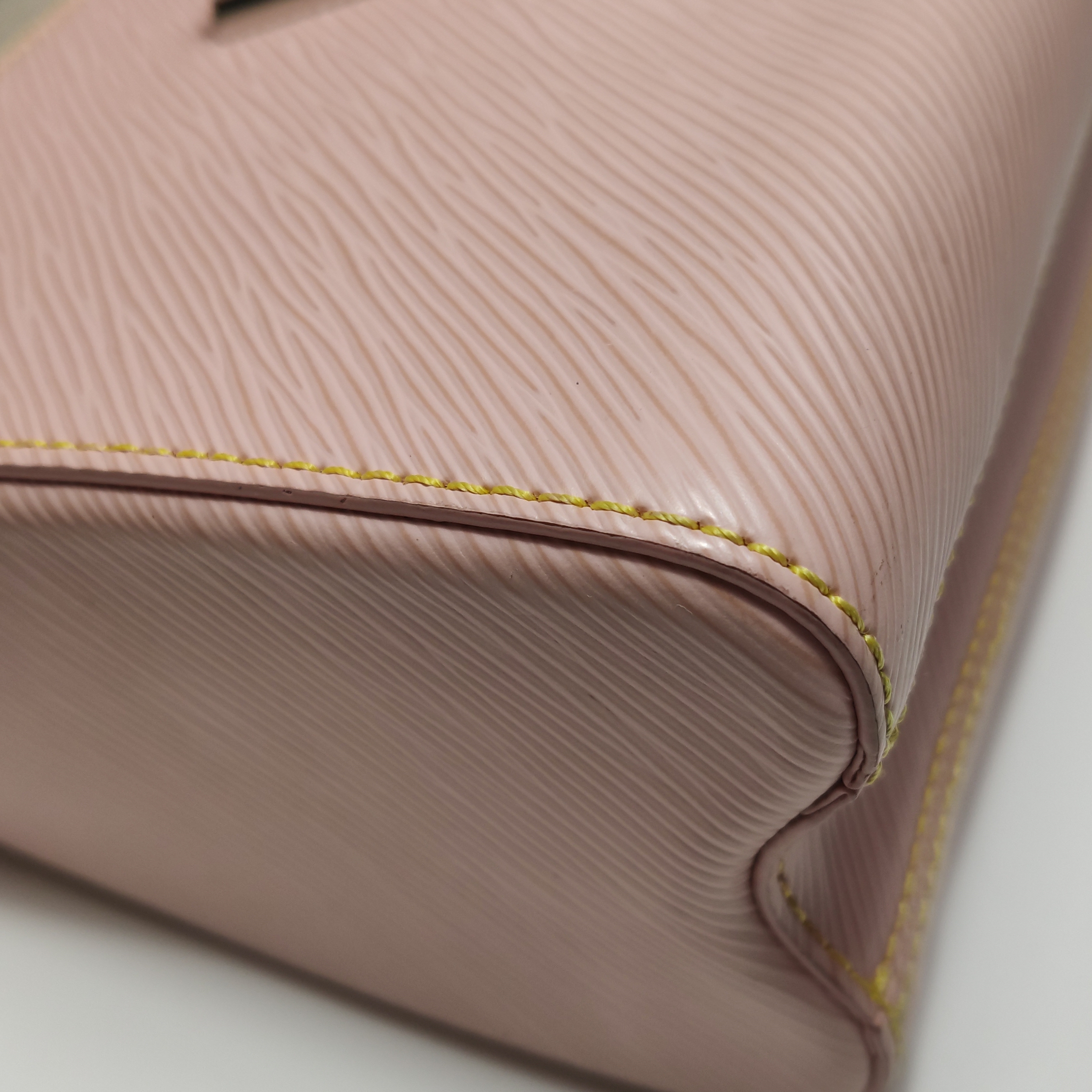 Louis Vuitton Twist Handbag Epi Leather MM