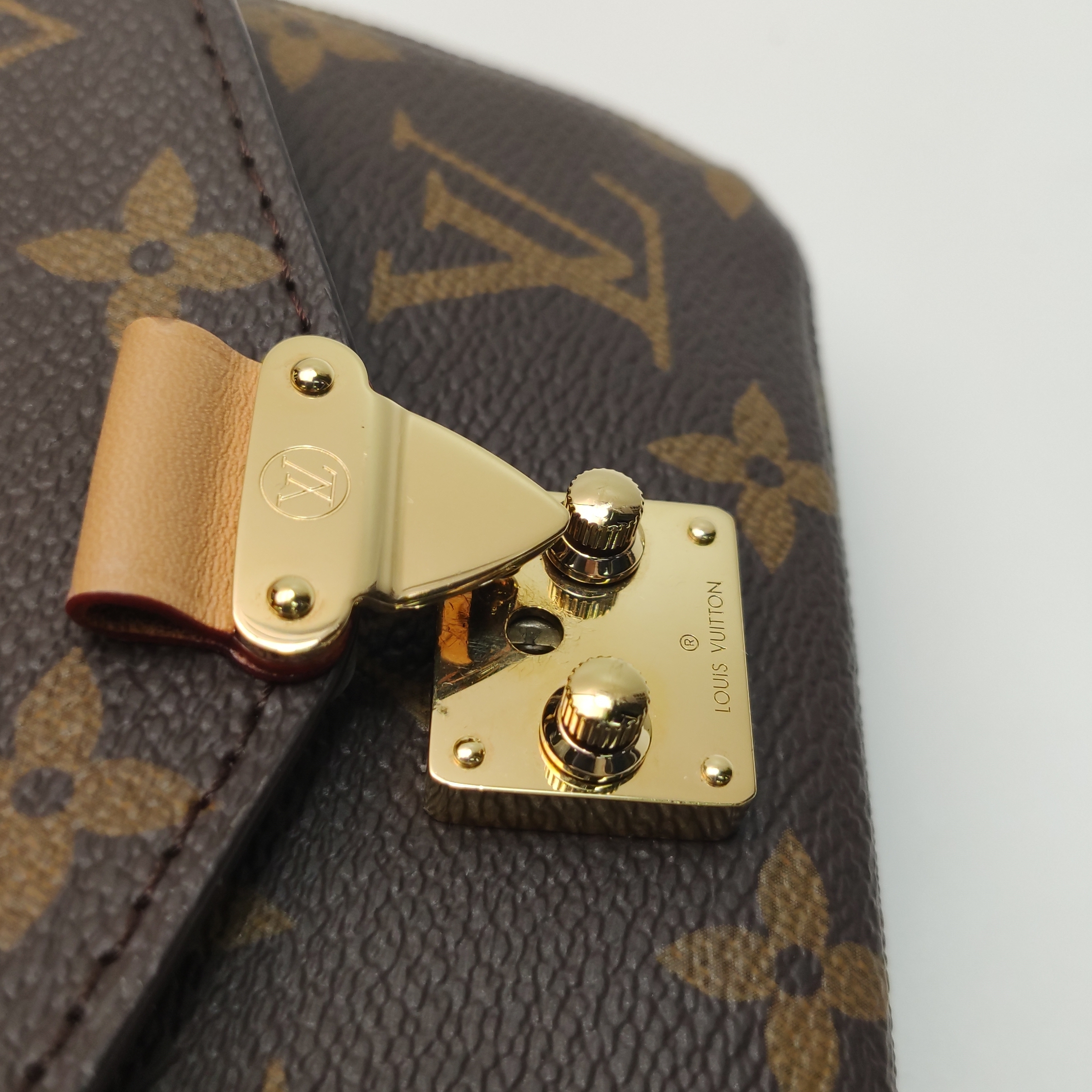 Louis Vuitton(LV) Micro Metis Monogram Canvas — photo 10 of 14
