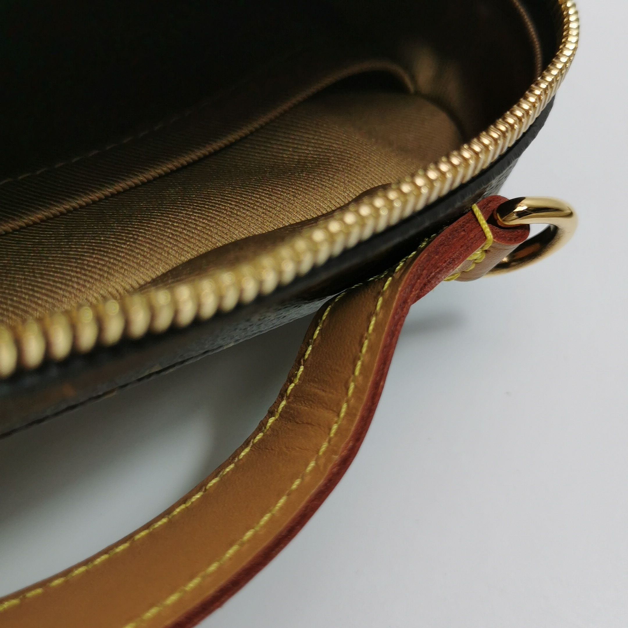 Louis Vuitton(LV) Utility Crossbody Bag Monogram Canvas — photo 13 of 17