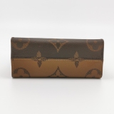 Louis Vuitton(LV) OnTheGo Tote Reverse Monogram Giant BB — thumbnail 6
