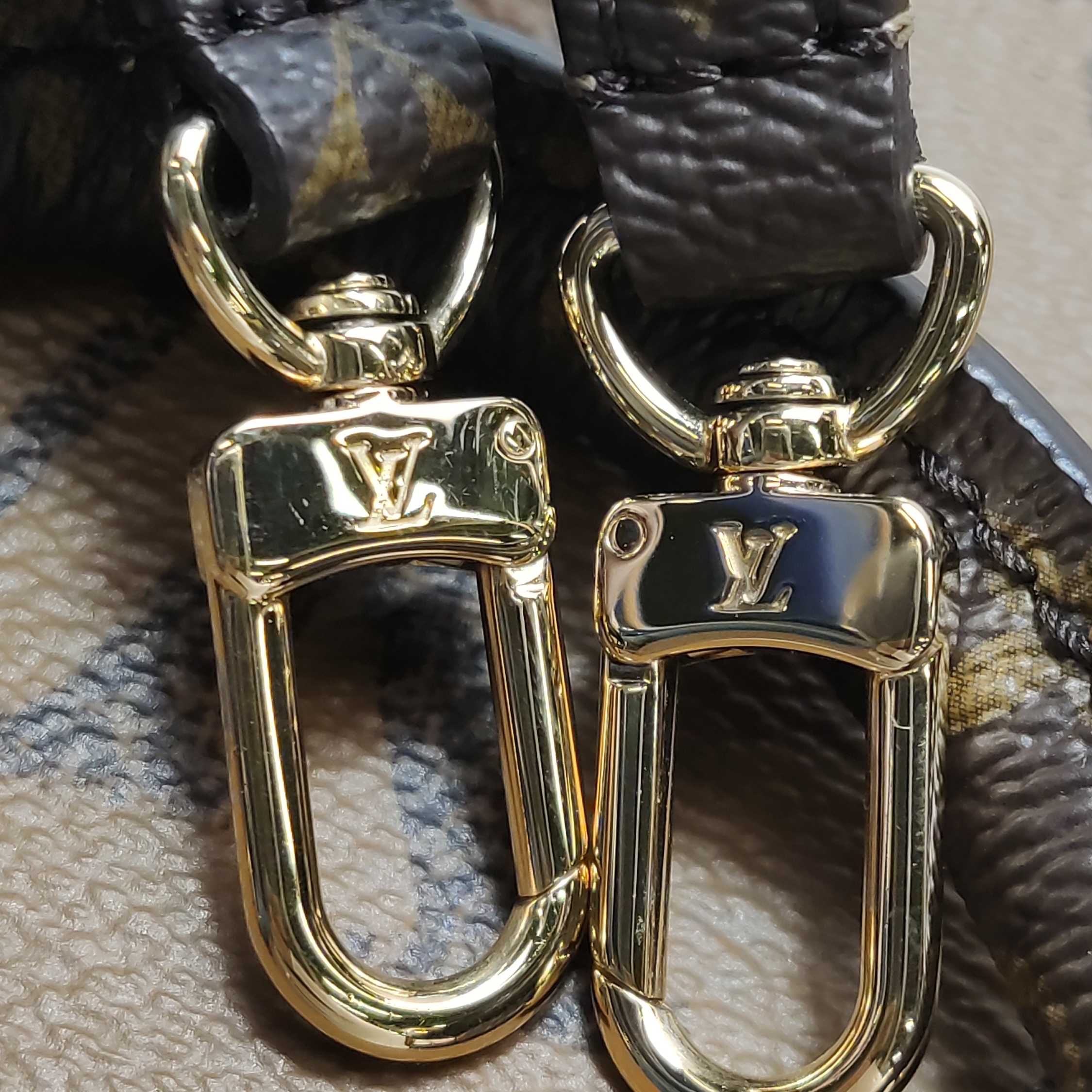Louis Vuitton(LV) OnTheGo Tote Reverse Monogram Giant BB — photo 10 of 11