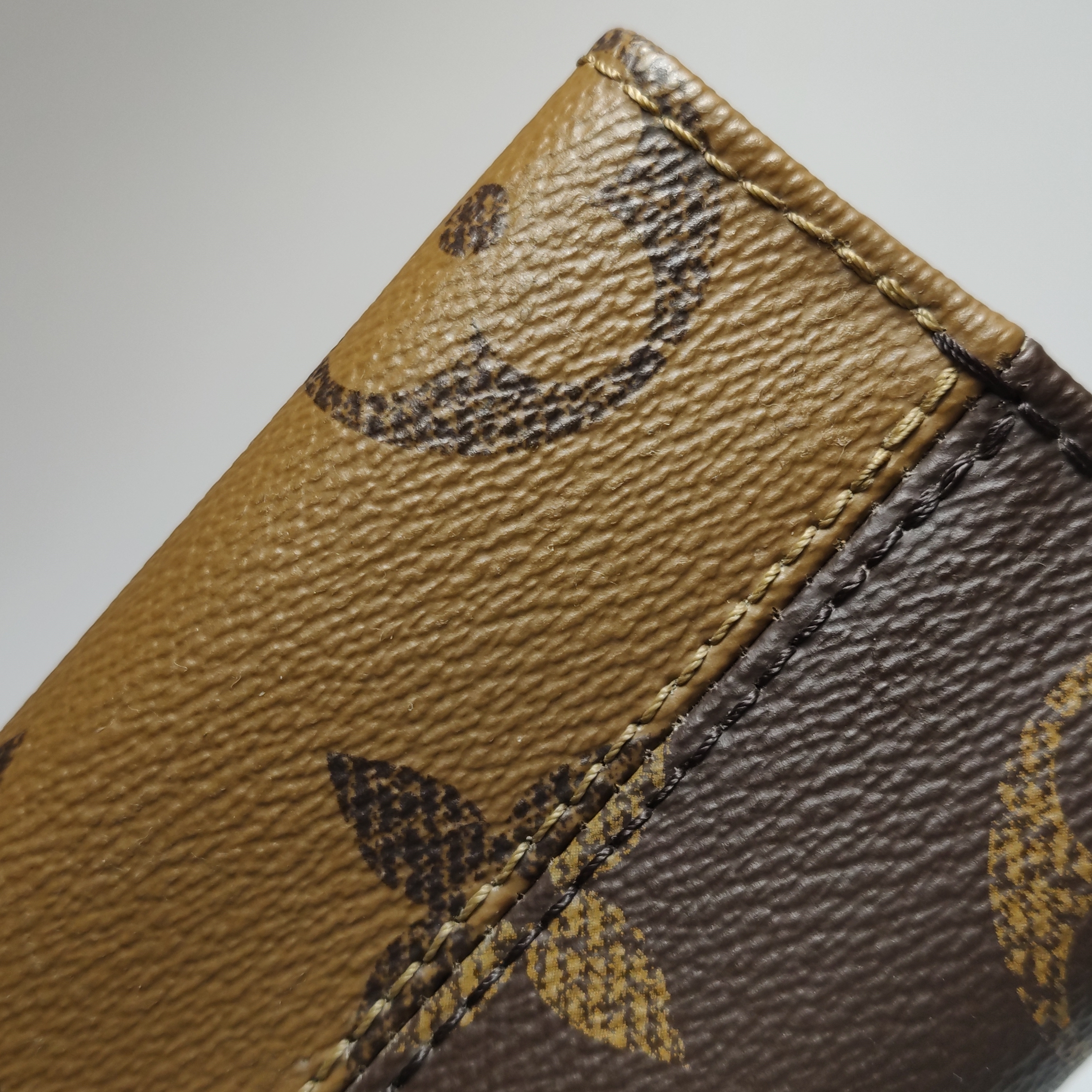 Louis Vuitton(LV) OnTheGo Tote Reverse Monogram Giant BB — photo 8 of 11
